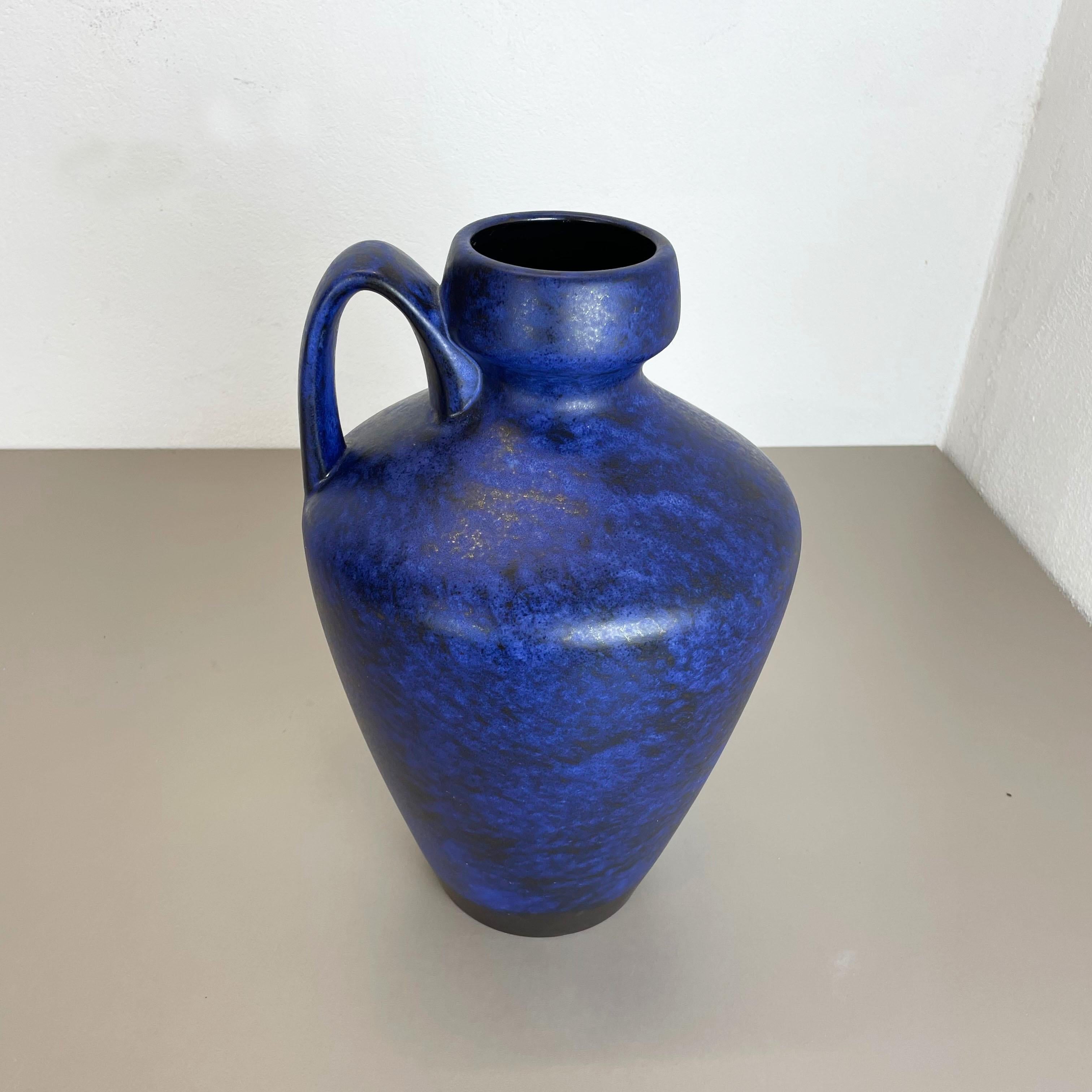 Article:

Ceramic pottery vase


Origin:

Germany


Designer:

Fritz van Daalen


Producer:

Fritz van Daalen, Germany


Decade:

1960s


This original vintage Pottery Object was designed and produced by Fritz Van Daalen in