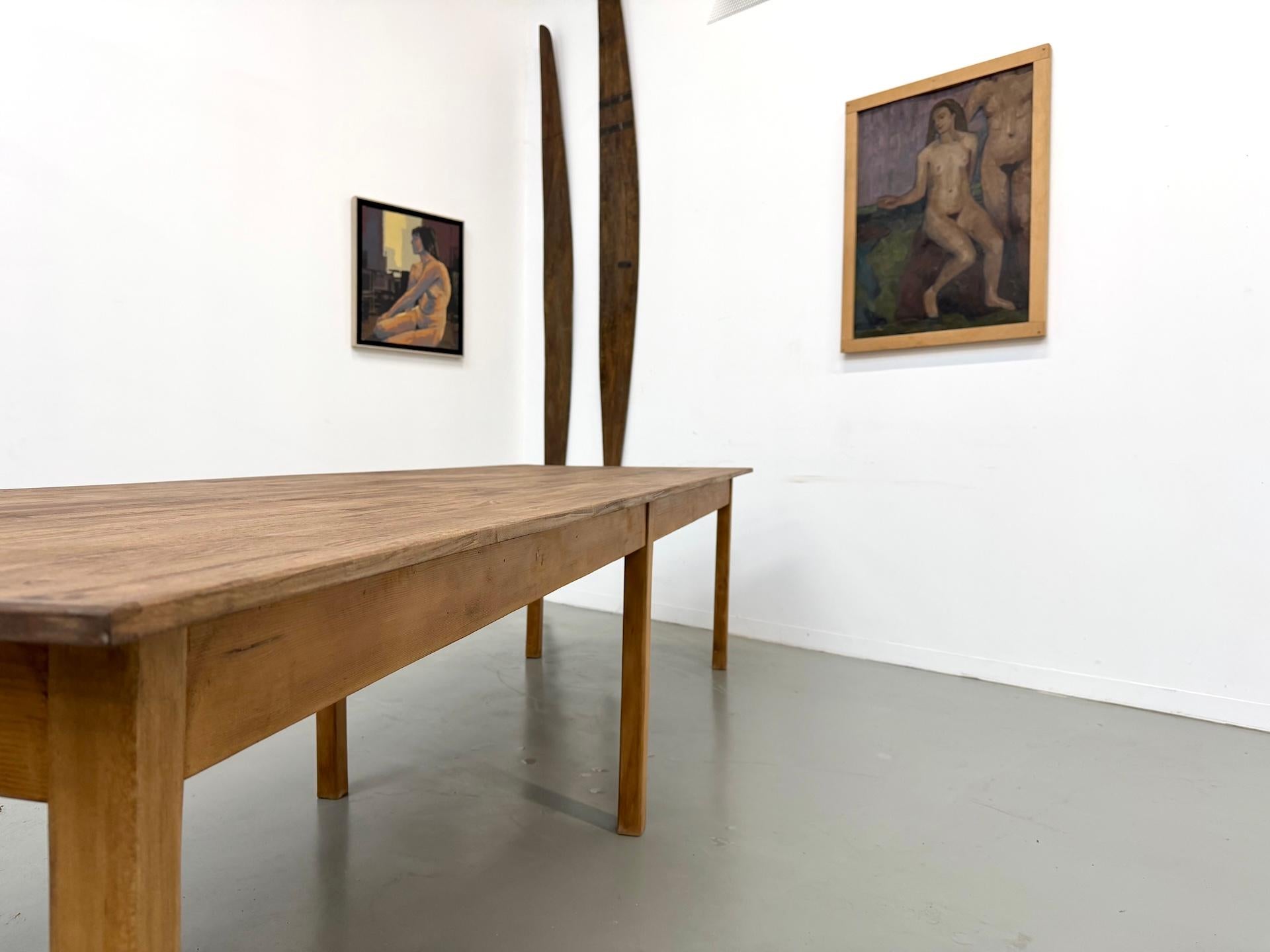 XXL french 6-legged table with a new top and 1950s base en vente 10