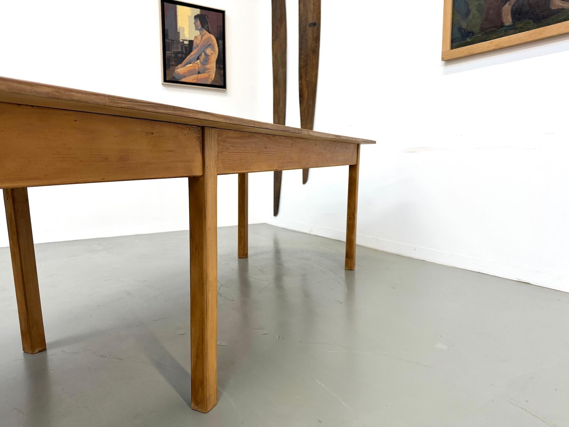 XXL french 6-legged table with a new top and 1950s base en vente 11