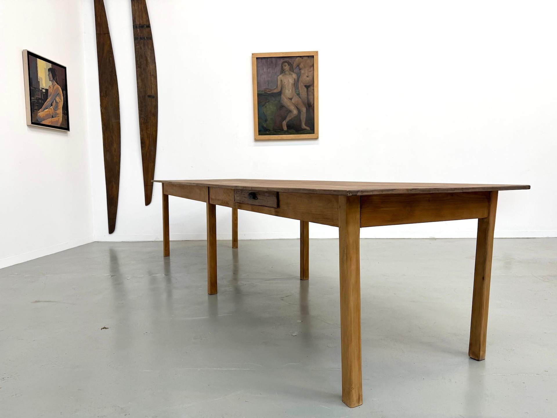 XXL french 6-legged table with a new top and 1950s base en vente 13
