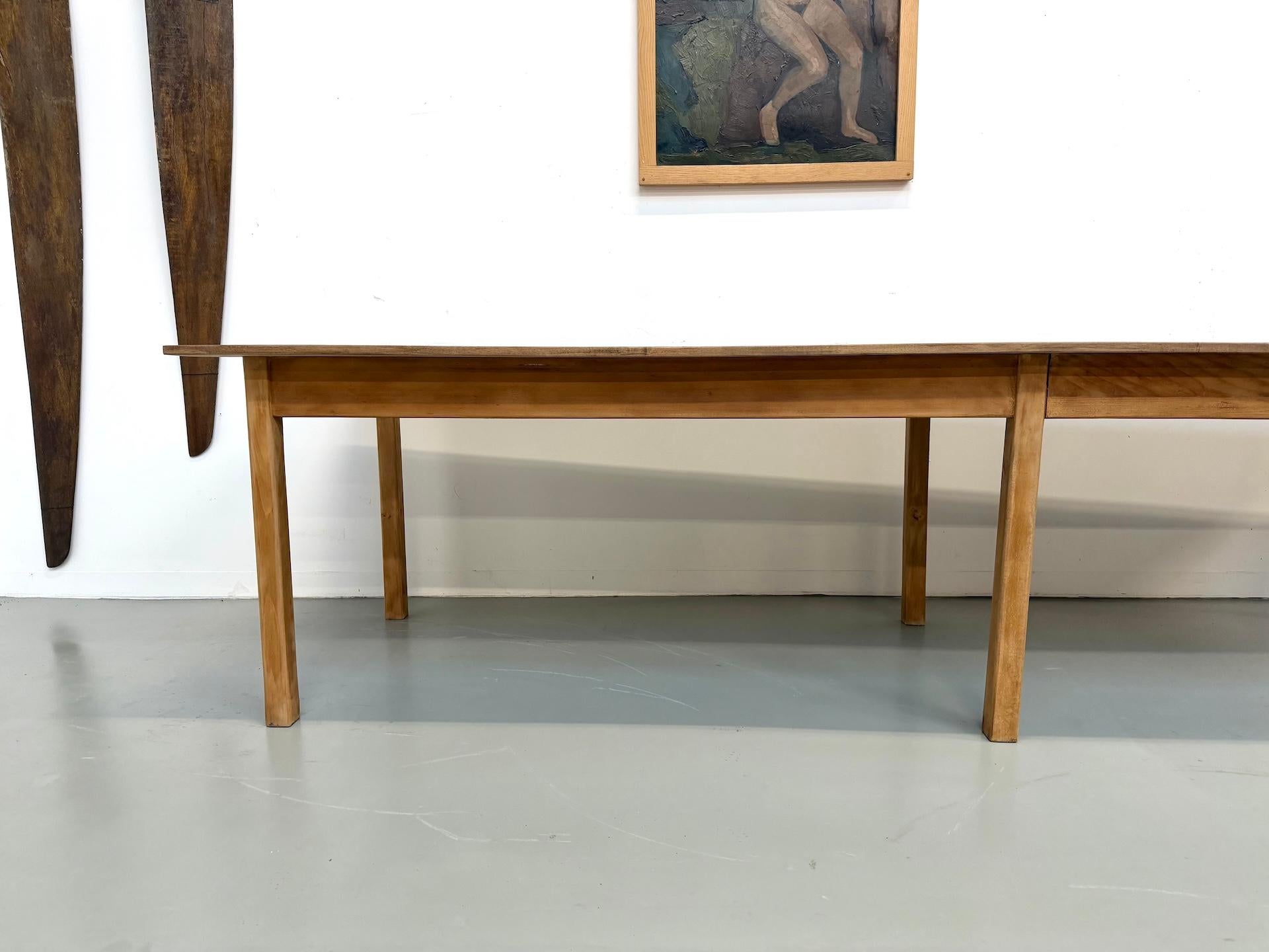XXL french 6-legged table with a new top and 1950s base Bon état - En vente à LYON, FR