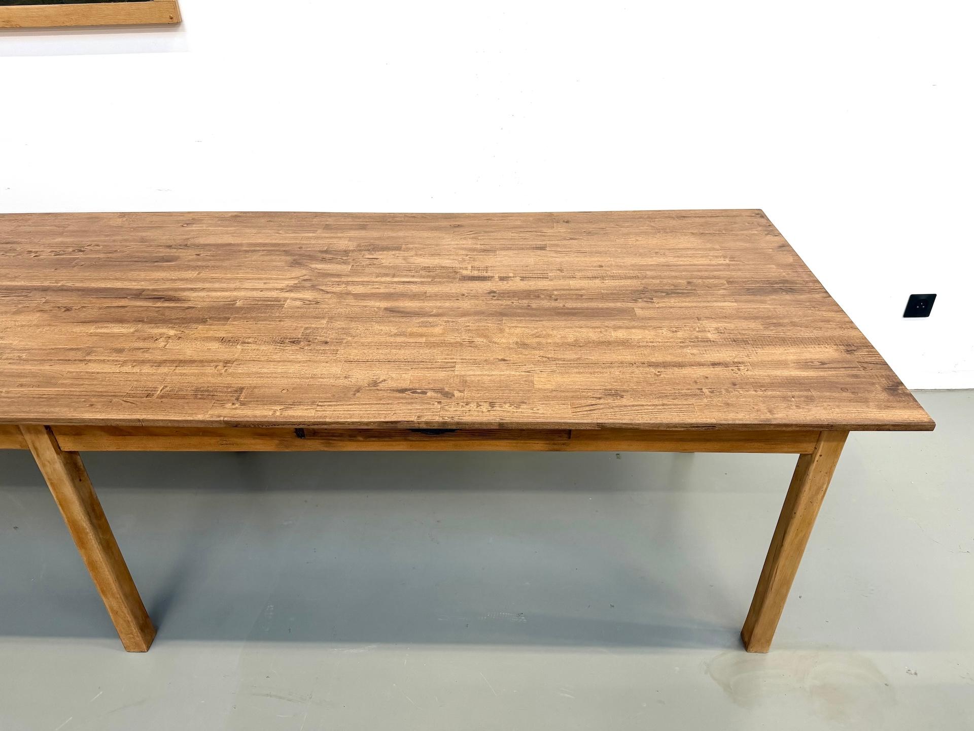 XXL french 6-legged table with a new top and 1950s base en vente 1