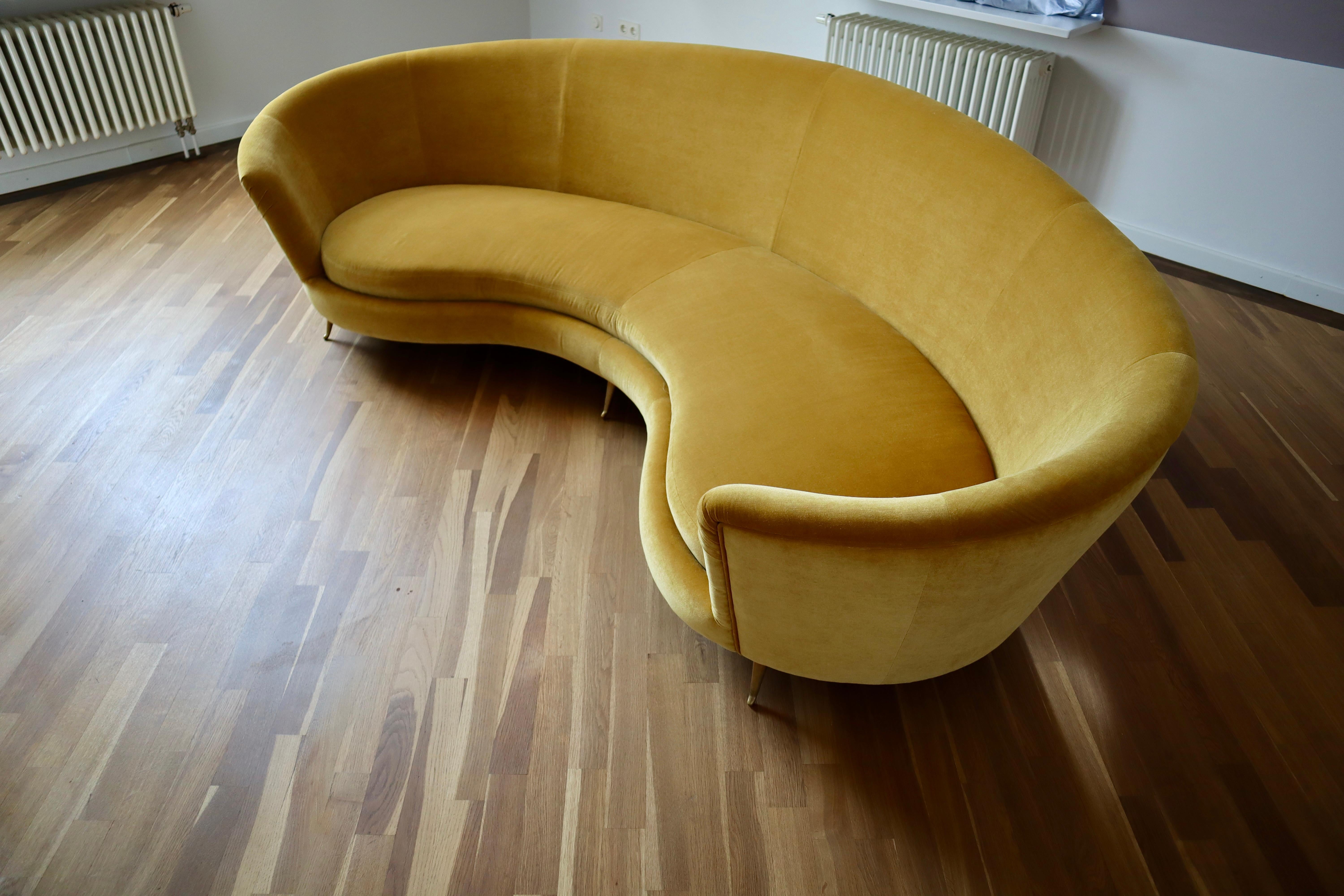 XXL Gio Ponti Style Large Mid Century Modern Italian Crescent Canapé Sofa For Sale 4