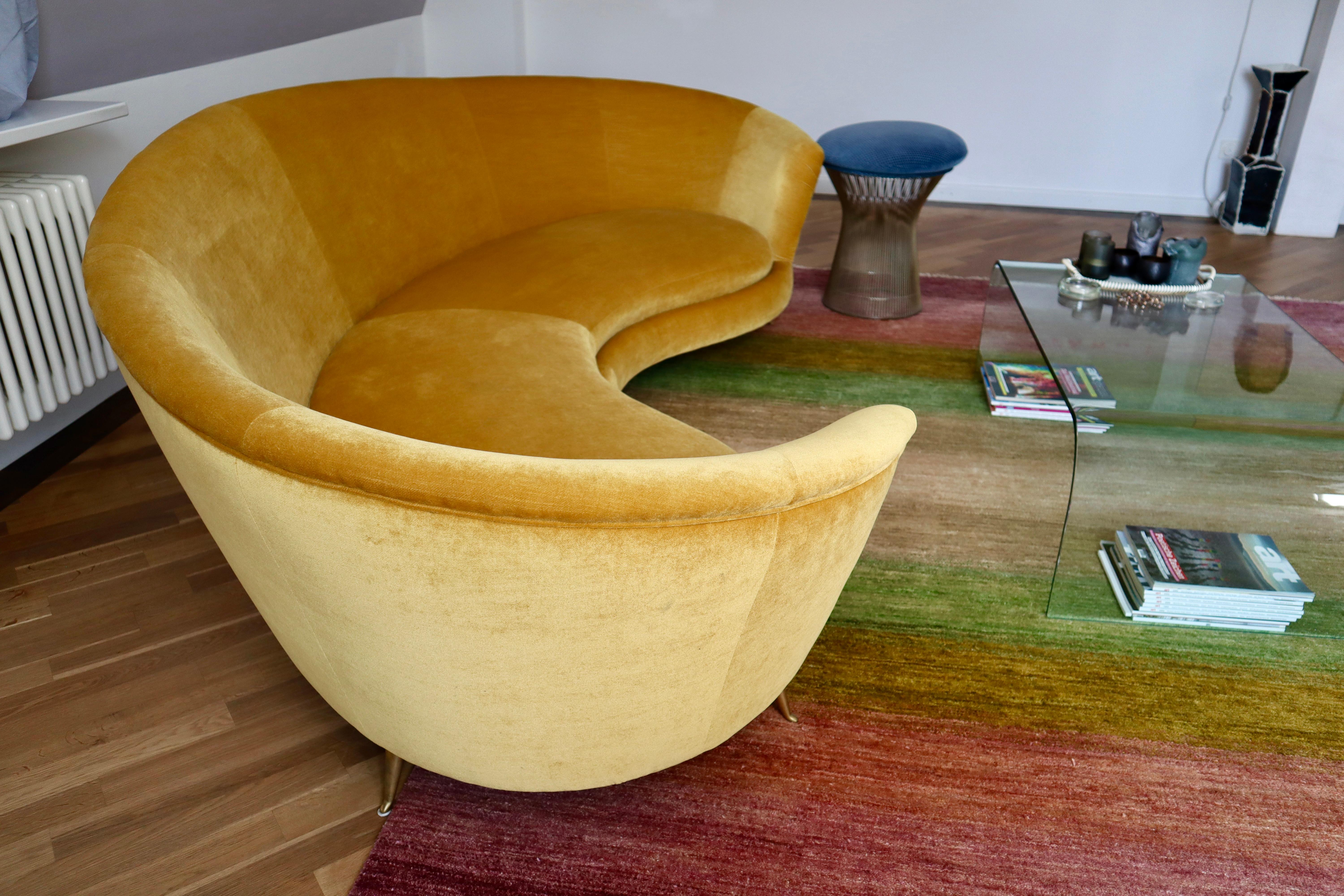 XXL Gio Ponti Style Large Mid Century Modern Italian Crescent Canapé Sofa (Italienisch) im Angebot