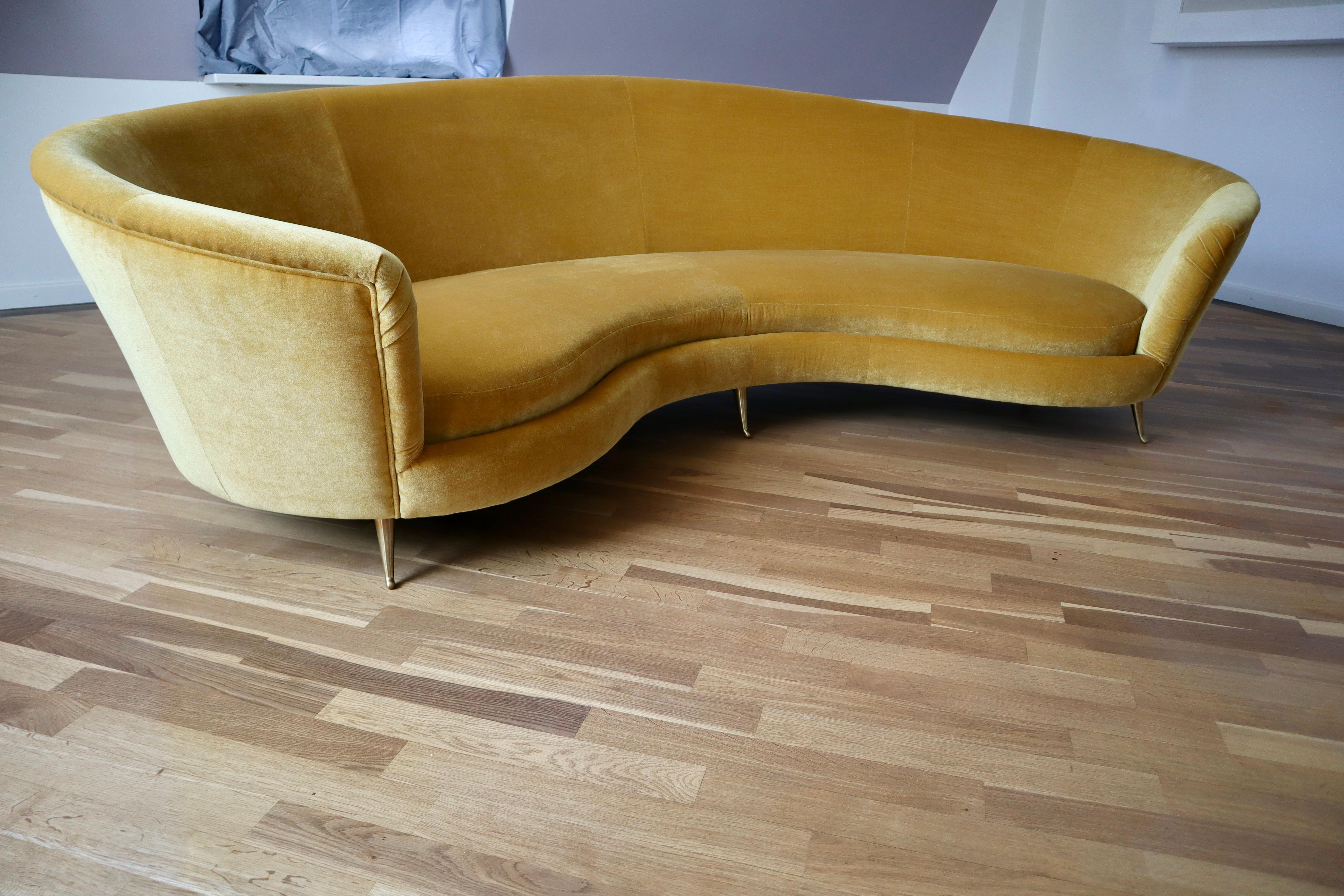 Brass XXL Gio Ponti Style Large Mid Century Modern Italian Crescent Canapé Sofa For Sale