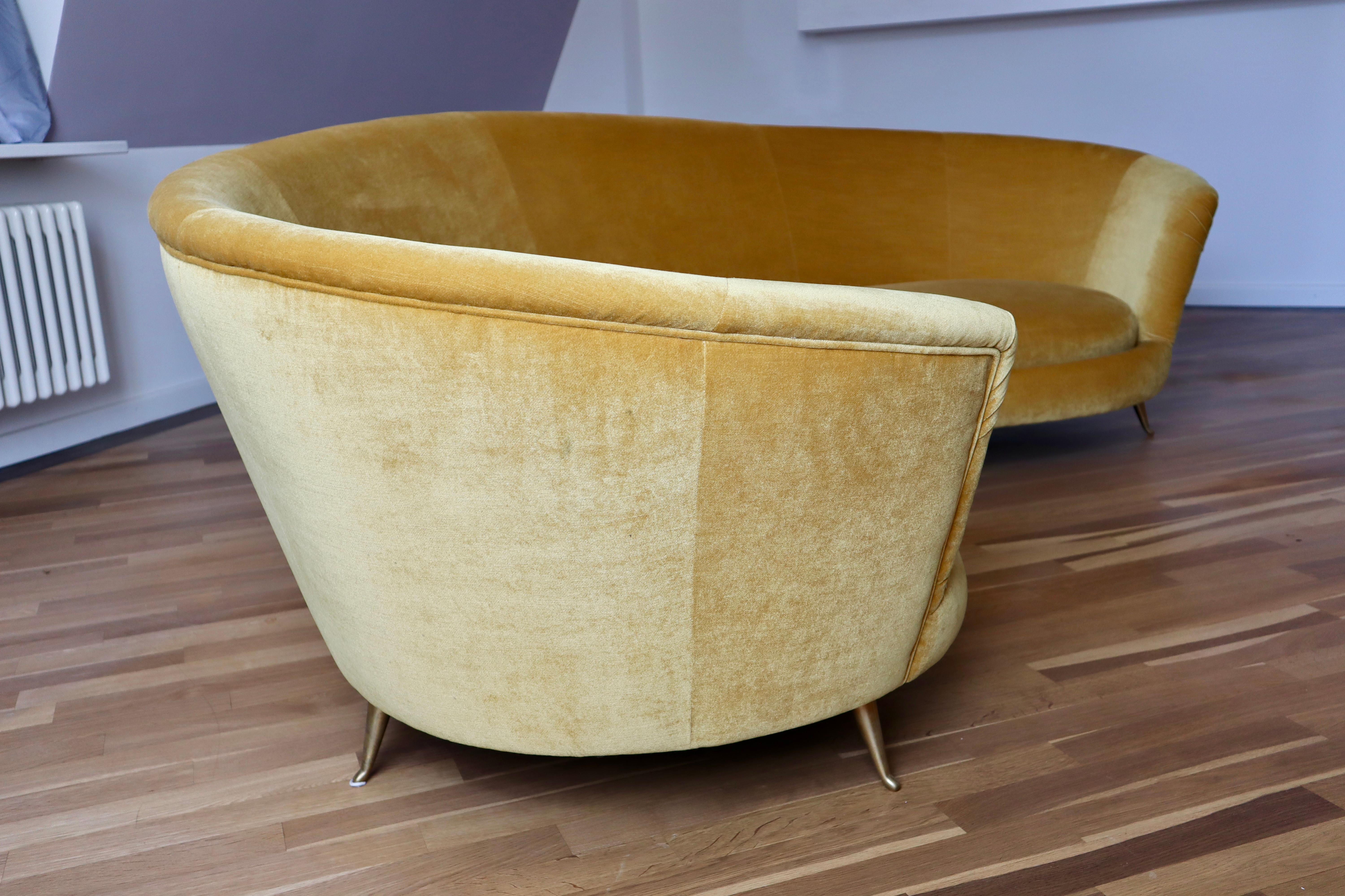 XXL Gio Ponti Style Large Mid Century Modern Italian Crescent Canapé Sofa For Sale 1
