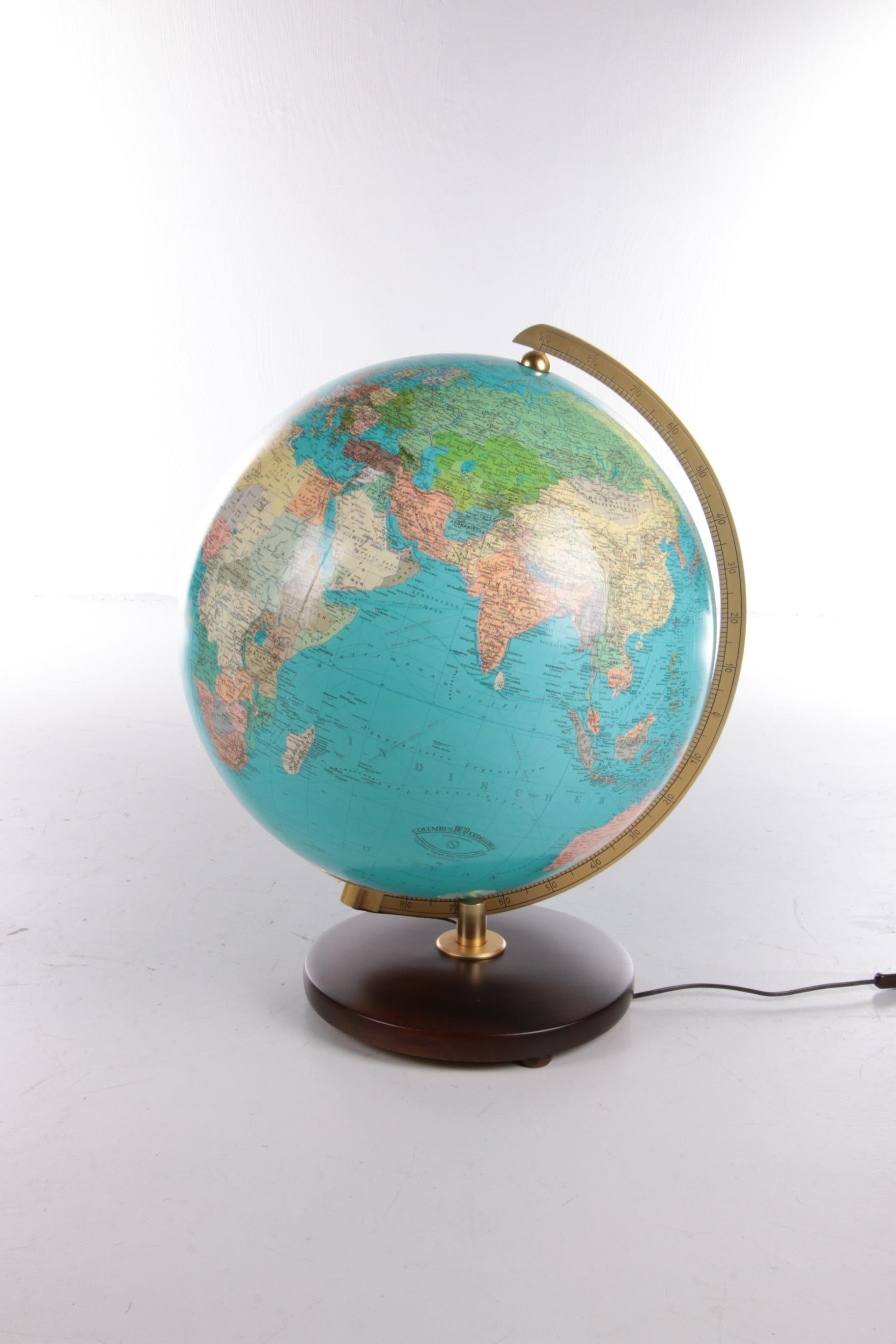 This beautiful globe comes from the German brand Columbus, and is dated circa 1975. The language on the globe is German.

Made by Verlag and design by Paul Oestergaard.

The globe is equipped with lighting. In excellent condition.

The globe