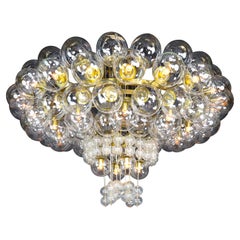 Lustre XXL de grand hôtel avec fixation en laiton et globes en verre soufflé à la main 1960