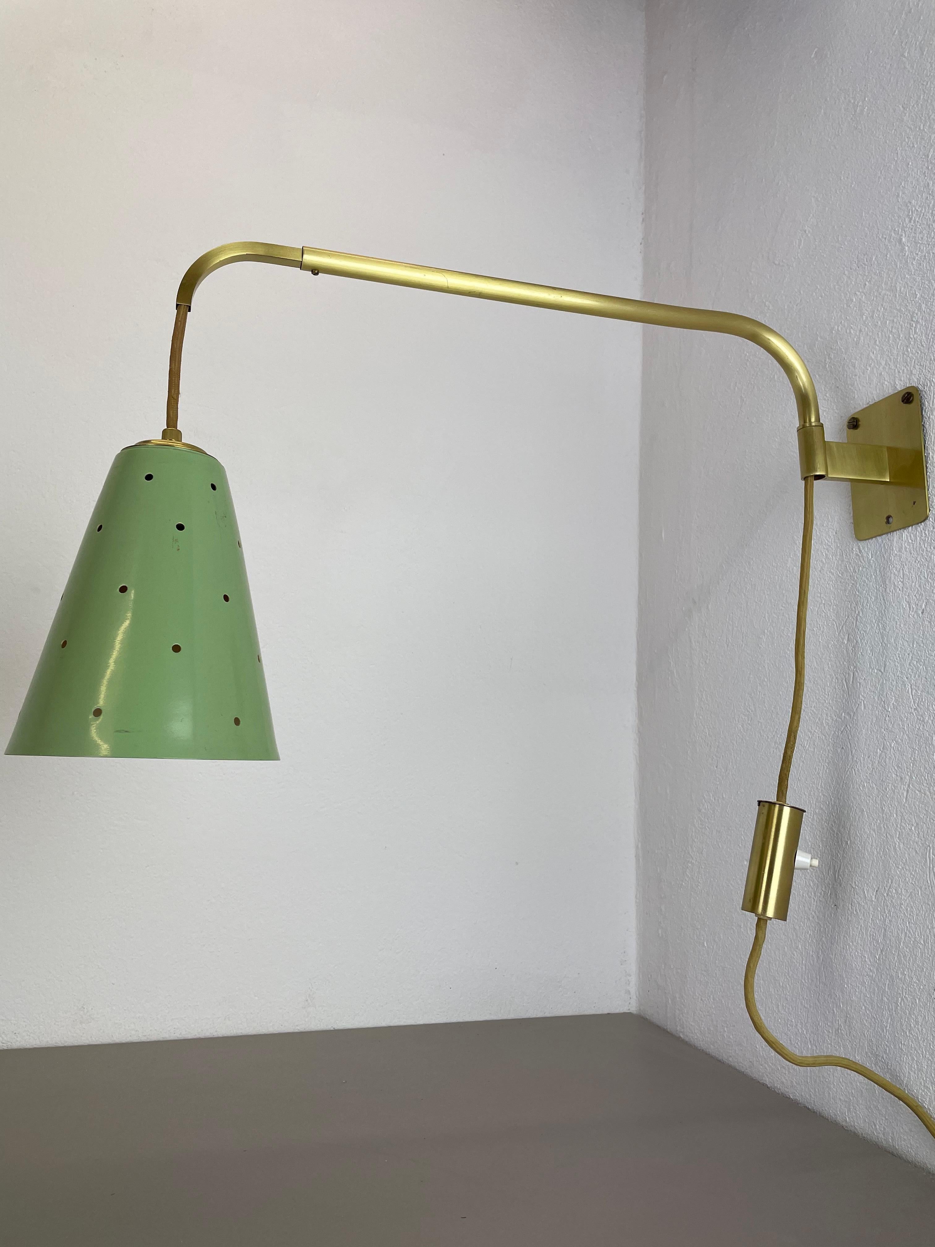 20th Century XXL Green Stilnovo Style Adjustable Counter Weight Brass Wall Light Italy, 1960s For Sale