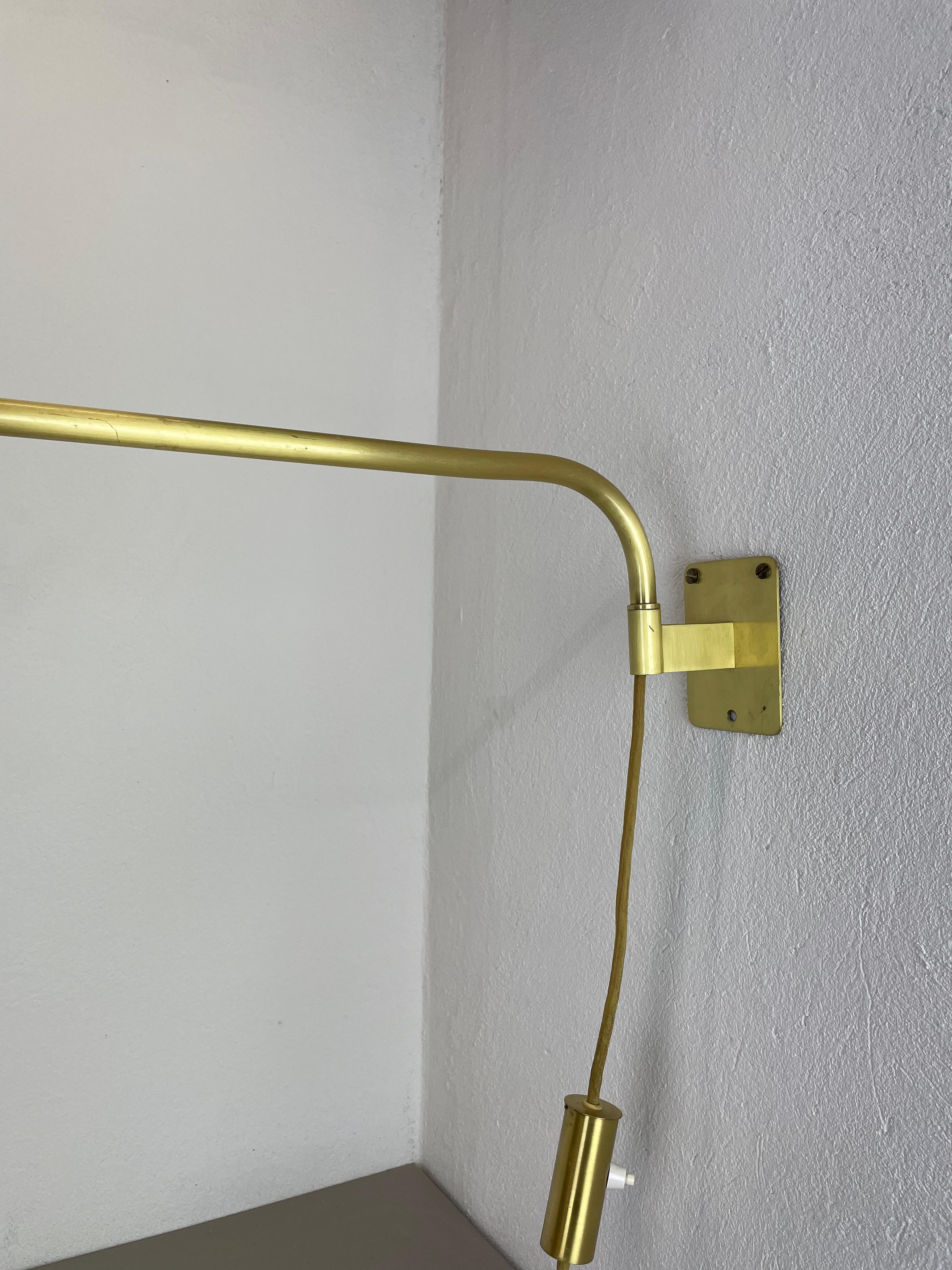 XXL Green Stilnovo Style Adjustable Counter Weight Brass Wall Light Italy, 1960s For Sale 1
