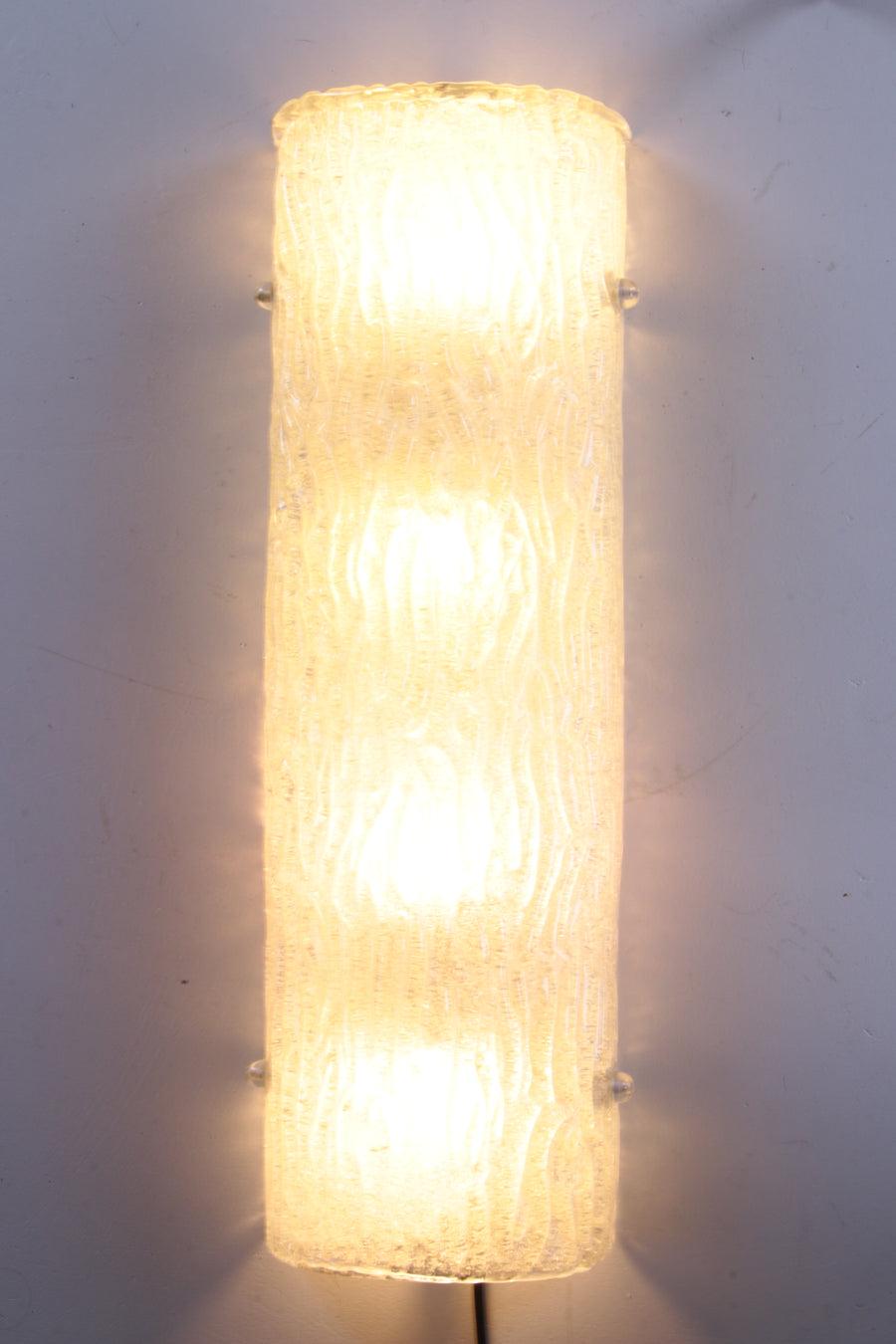 Very Large XXL Ice Wall Lamp by Hillebrand, 1960

Large Wall Lamp with Thick Ice Glass made by Hillebrand

Beautiful on the wall with thick heavy glass and a very nice light effect when the lamp is on.

weight 4 kg to 5 kg

Additional