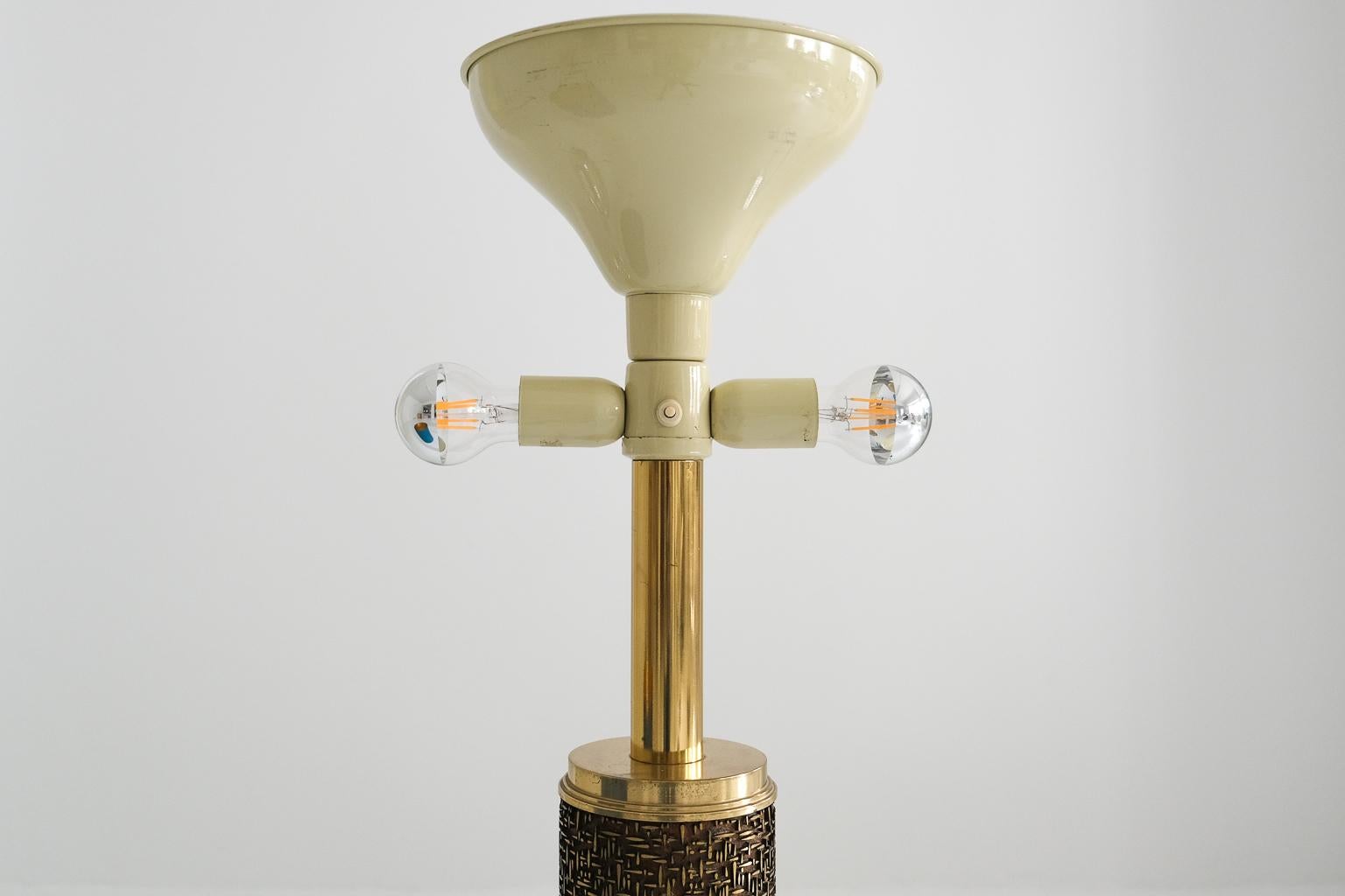 XXL italian table lamp with leather pierced brass relief feet, 1960s For Sale 4