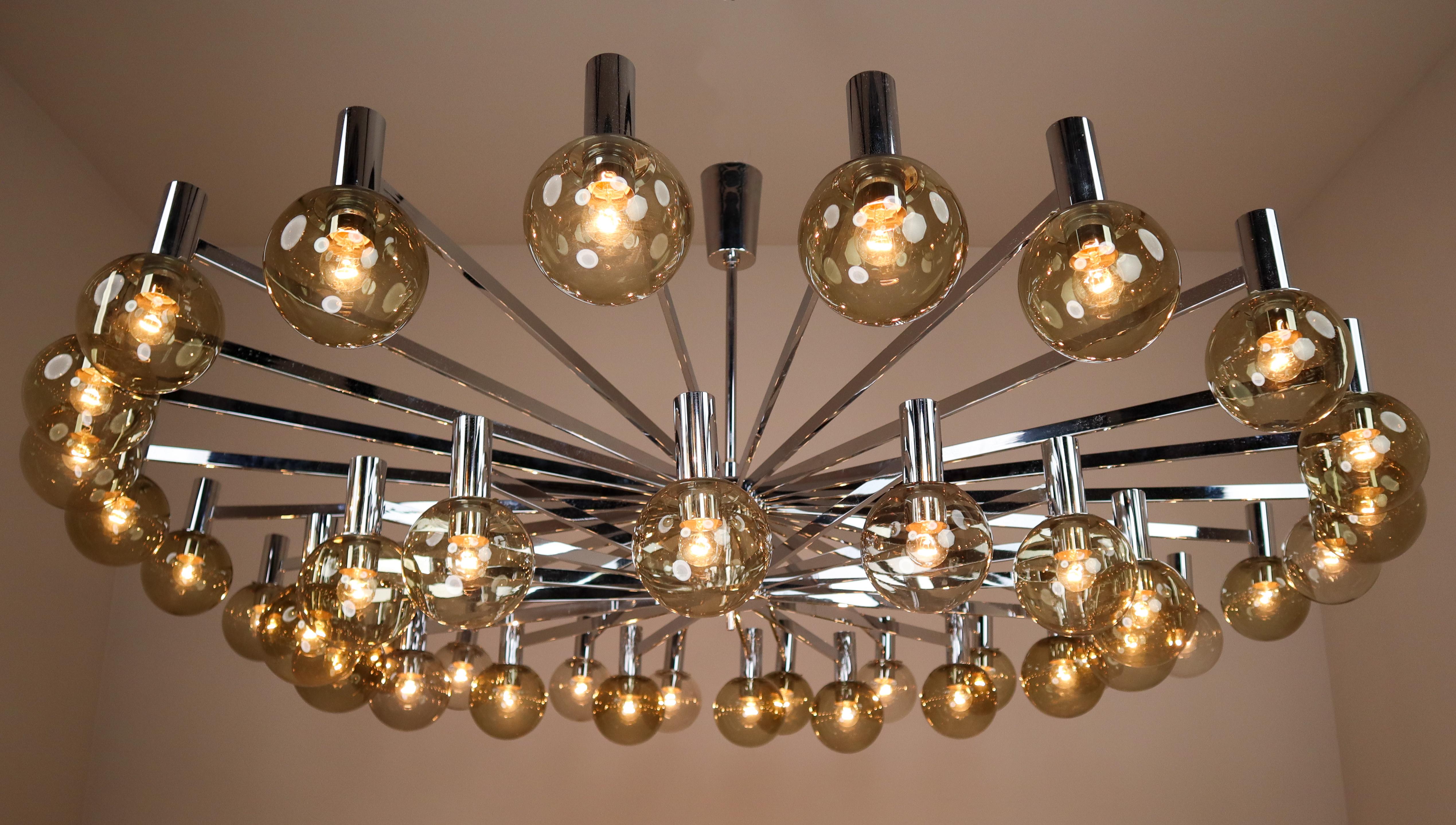 This elegant XXL large chrome chandelier of the 1970s is produced in Italy. The pleasant light it spreads is very atmospheric, these large chandelier contribute to a luxurious character of the interior. Size: Diameter 220 cm. High quality