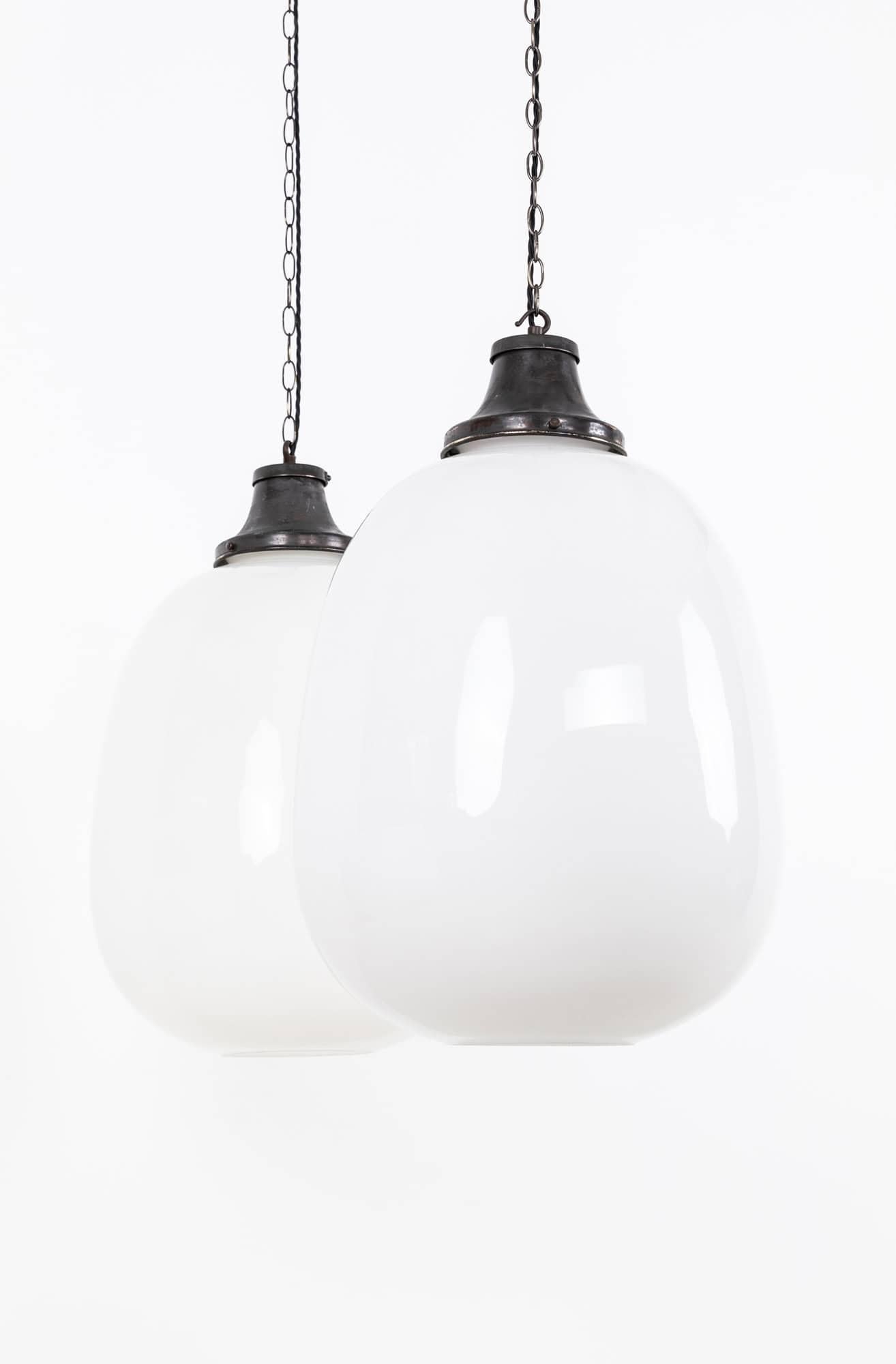 XXL Grande lampada a sospensione in vetro opalino tulipano vintage Art Deco, c.C. 1930 in vendita 1