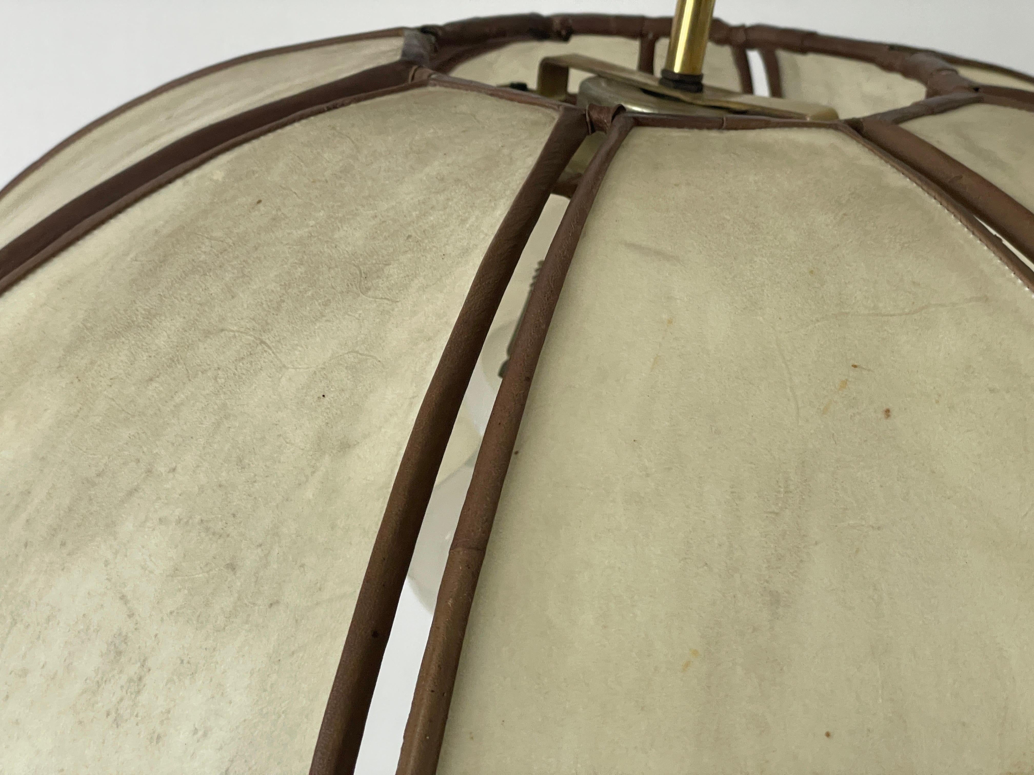 Lampada a sospensione regolabile con paralume in pelle XXL, anni '60, Germania In condizioni buone in vendita a Hagenbach, DE