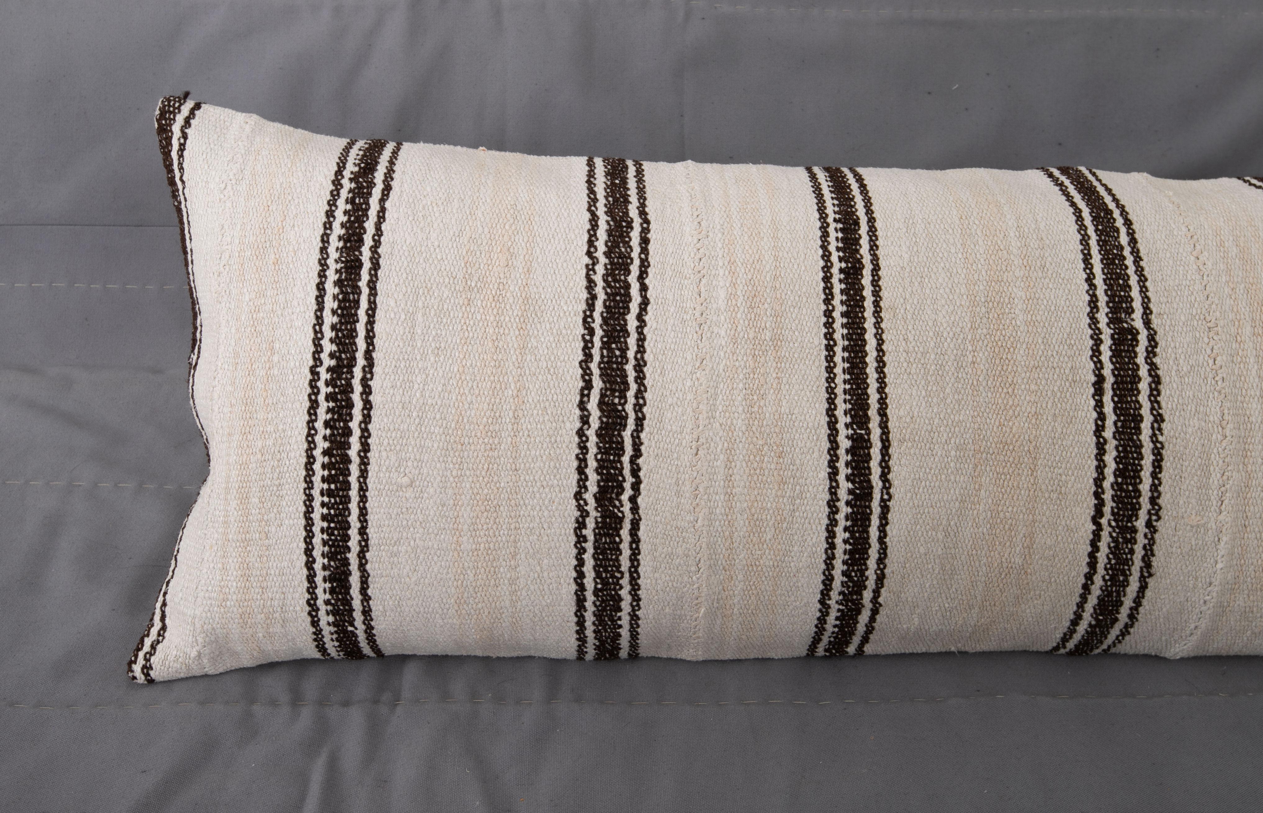 Rustico Lombare XXL realizzato con kilim vintage in canapa e pelo di capra, metà del XX secolo. in vendita