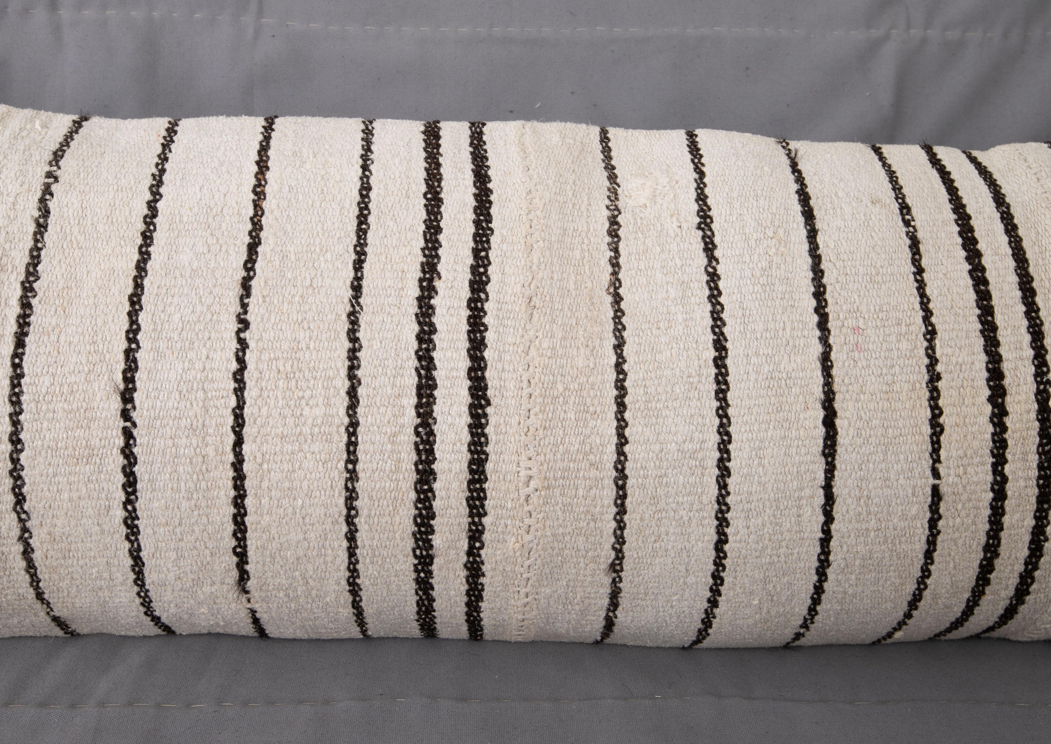Turco Lombare XXL realizzato con kilim vintage in canapa e pelo di capra, metà del XX secolo. in vendita