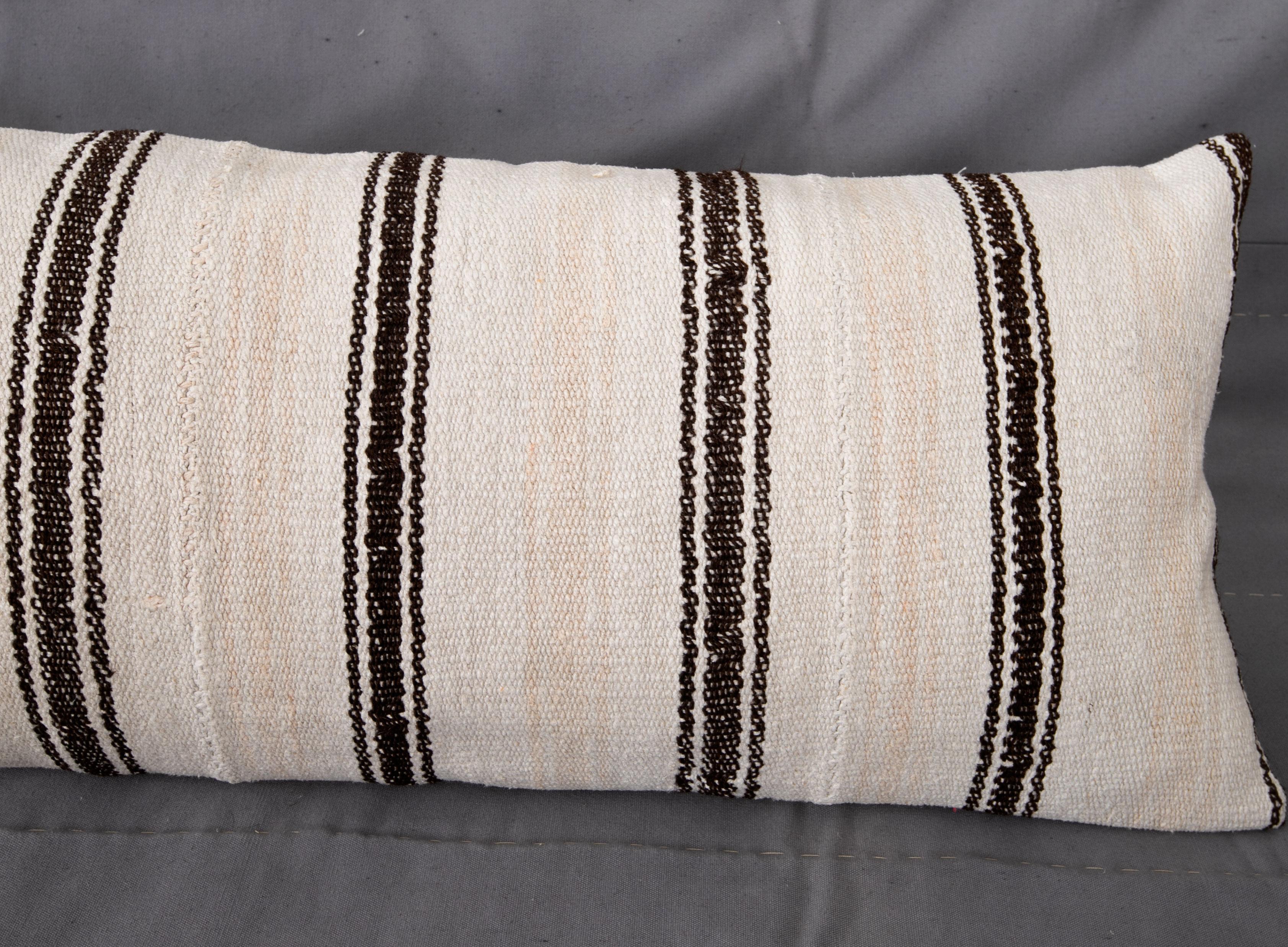 Tessuto a mano Lombare XXL realizzato con kilim vintage in canapa e pelo di capra, metà del XX secolo. in vendita
