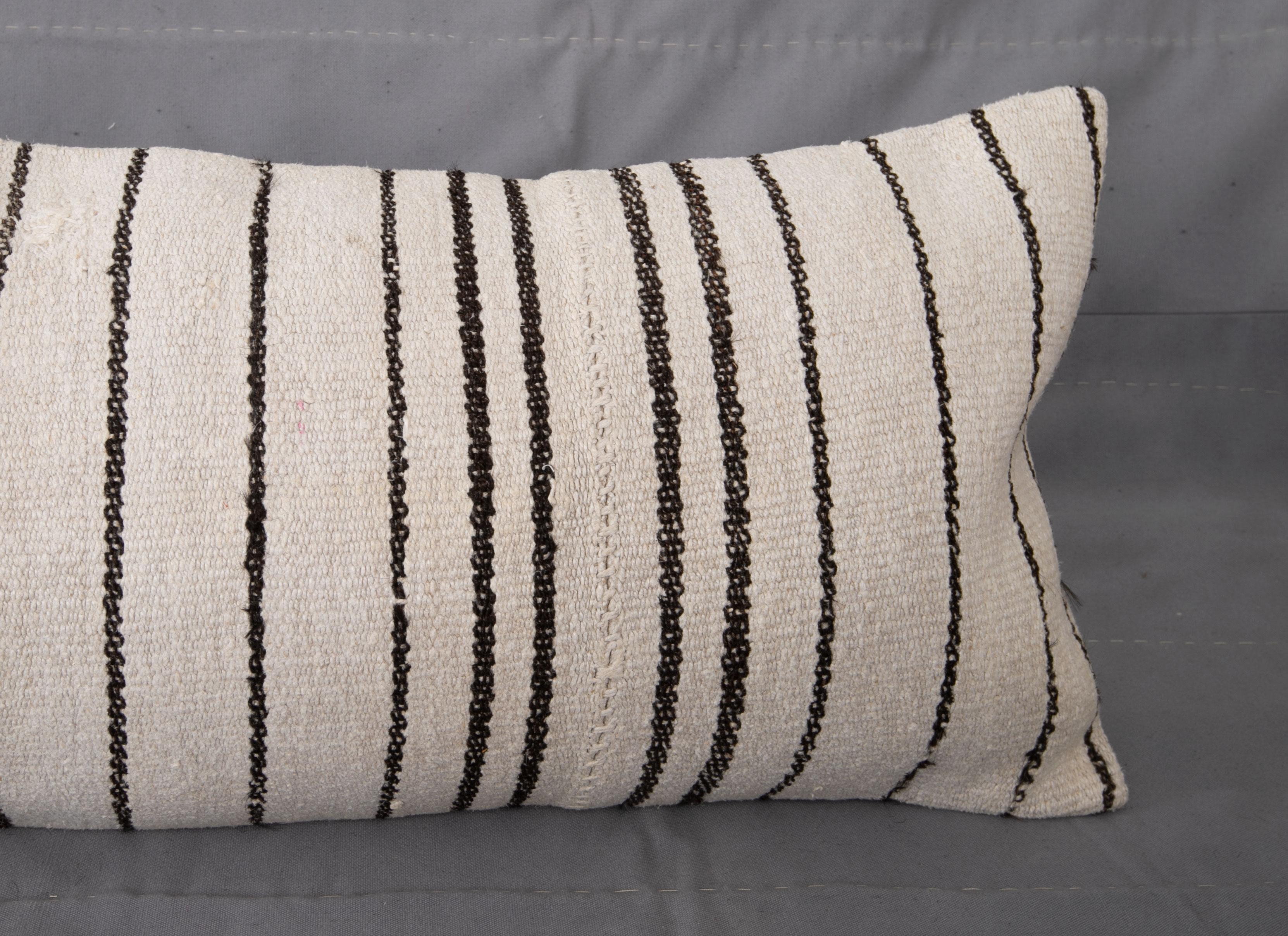Tessuto a mano Lombare XXL realizzato con kilim vintage in canapa e pelo di capra, metà del XX secolo. in vendita