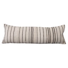 Lumbar XXL fabriqu  partir d'un ourlet anatolien vintage et de cristaux de chvre, milieu du 20e sicle