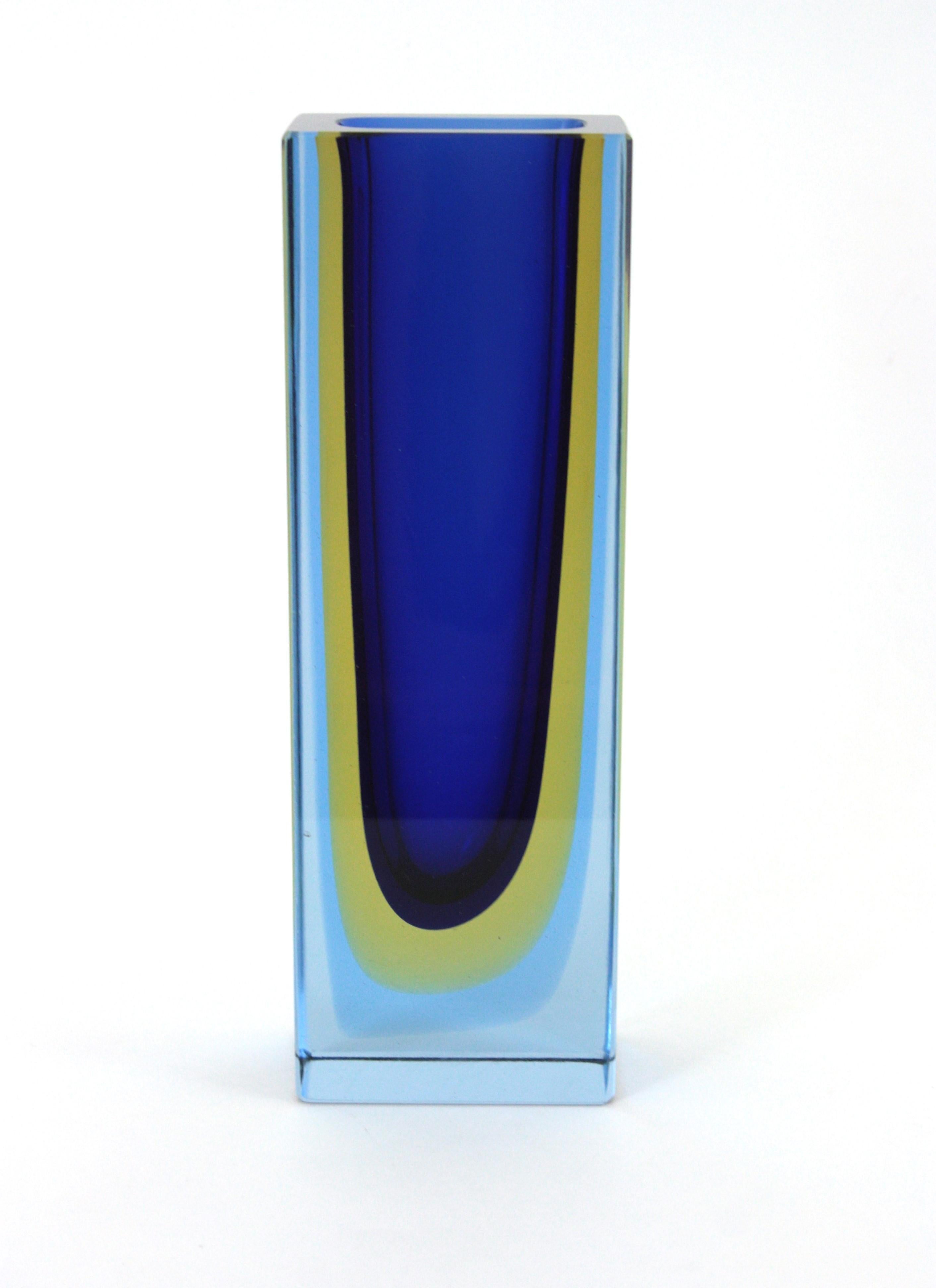 Vaso XXL Mandruzzato Murano Blue Yellow Faceted Sommerso Glass, 1960 in vendita 2
