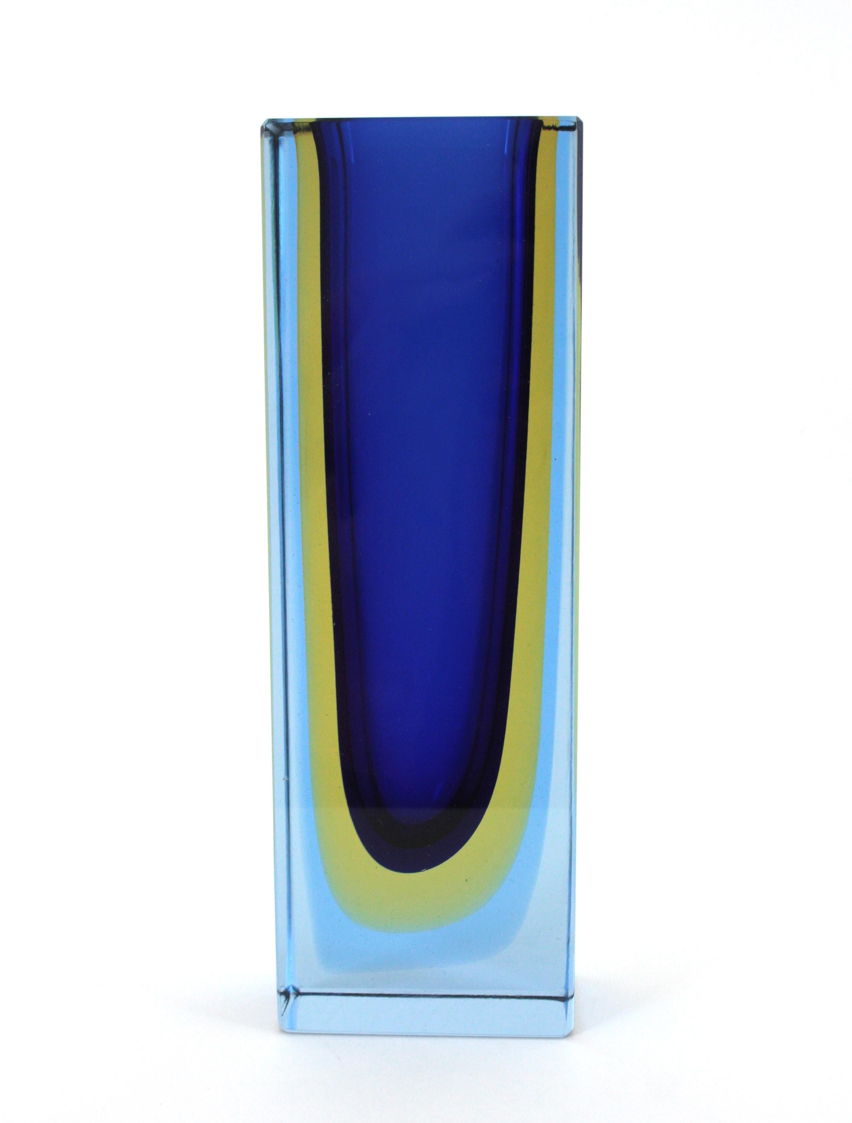 Vaso XXL Mandruzzato Murano Blue Yellow Faceted Sommerso Glass, 1960 in vendita 3