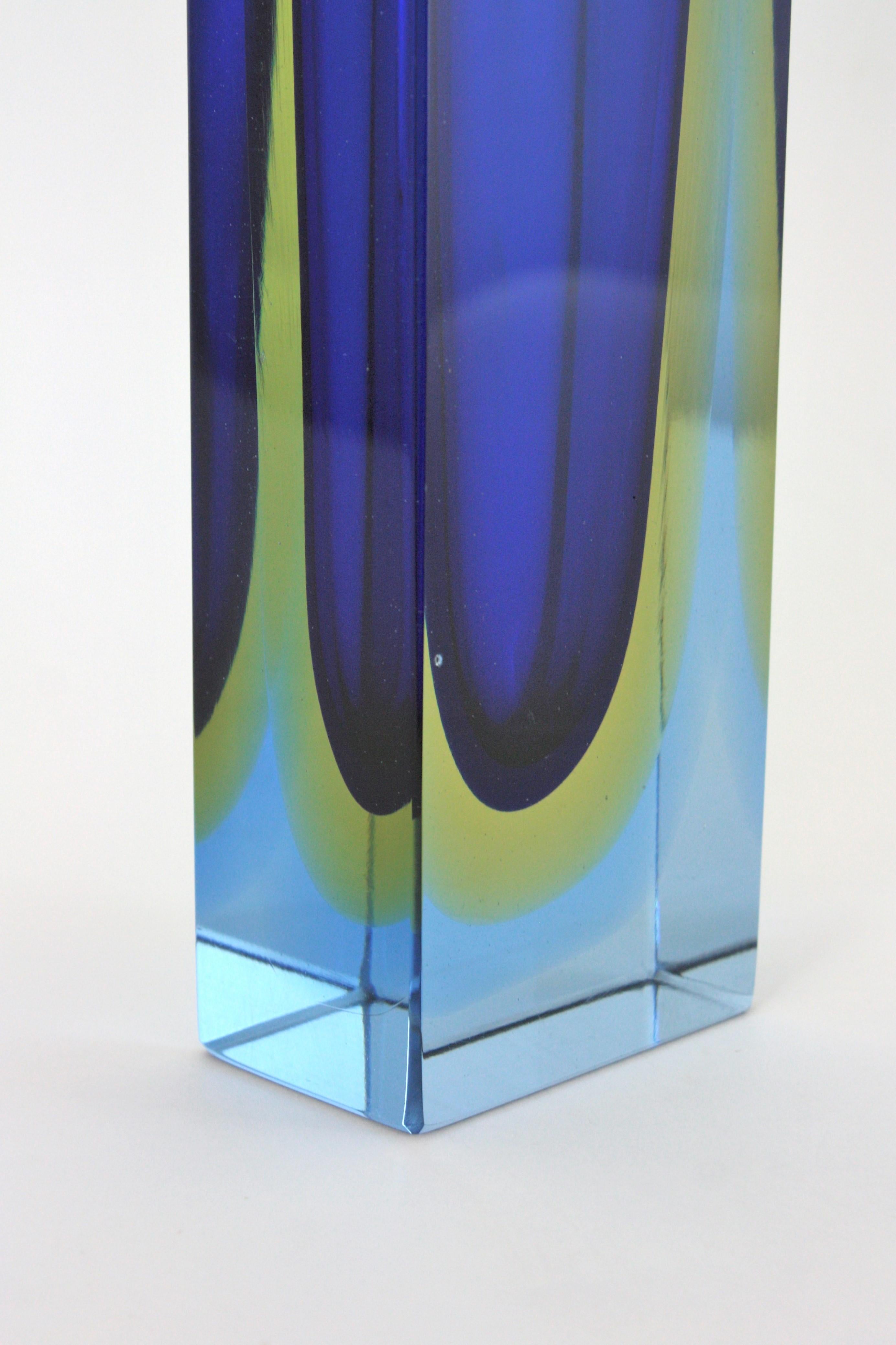 Vaso XXL Mandruzzato Murano Blue Yellow Faceted Sommerso Glass, 1960 in vendita 5