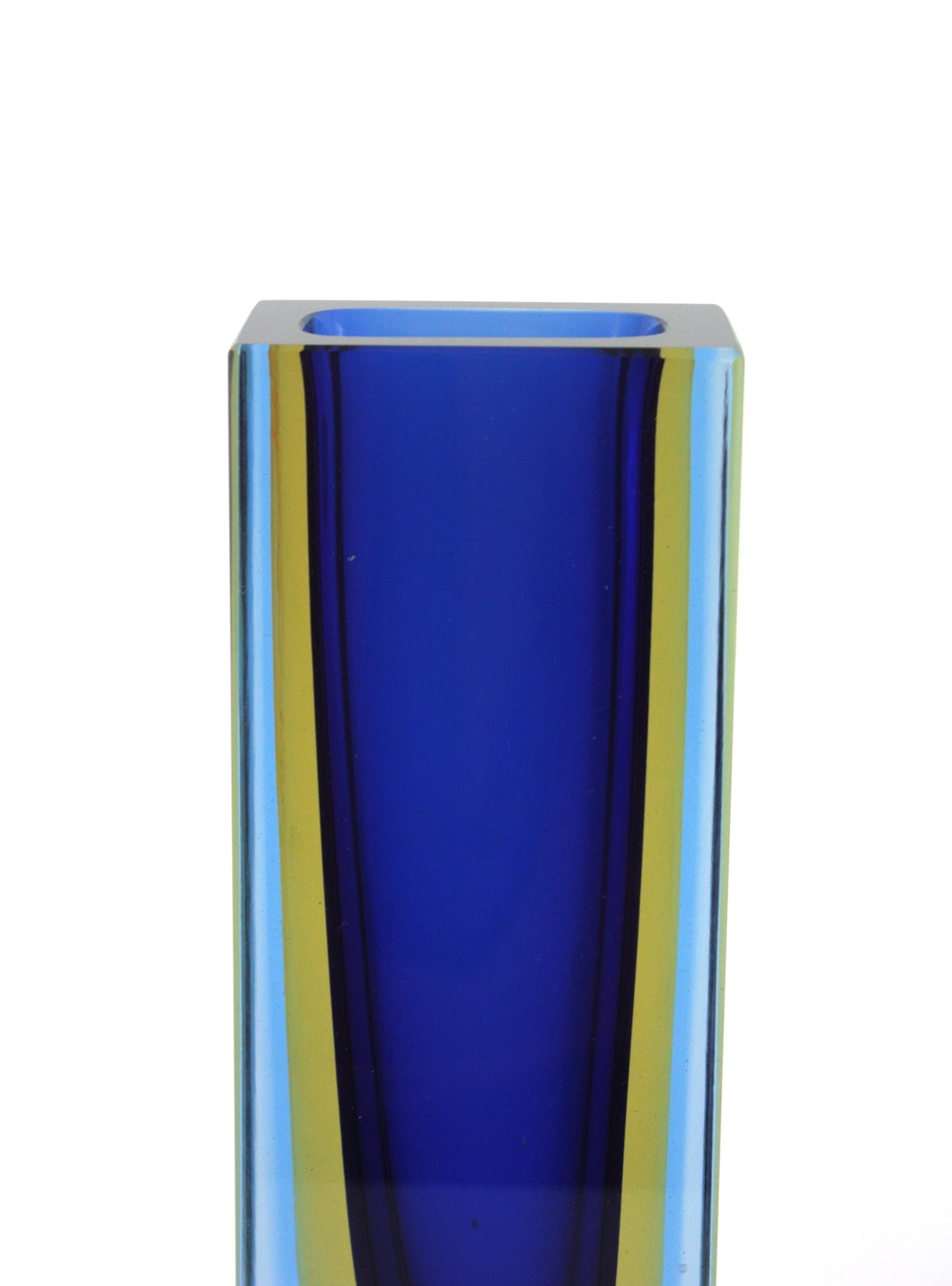 Vaso XXL Mandruzzato Murano Blue Yellow Faceted Sommerso Glass, 1960 In condizioni buone in vendita a Barcelona, ES