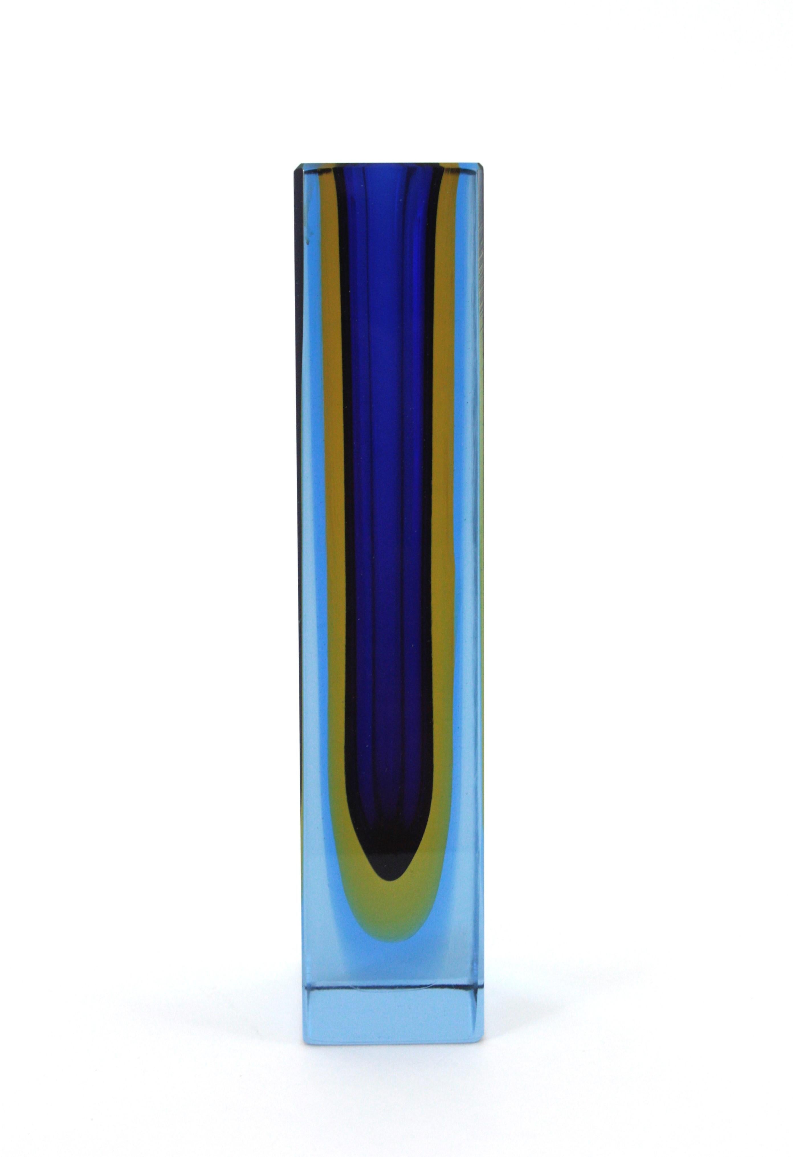 Vetro Vaso XXL Mandruzzato Murano Blue Yellow Faceted Sommerso Glass, 1960 in vendita