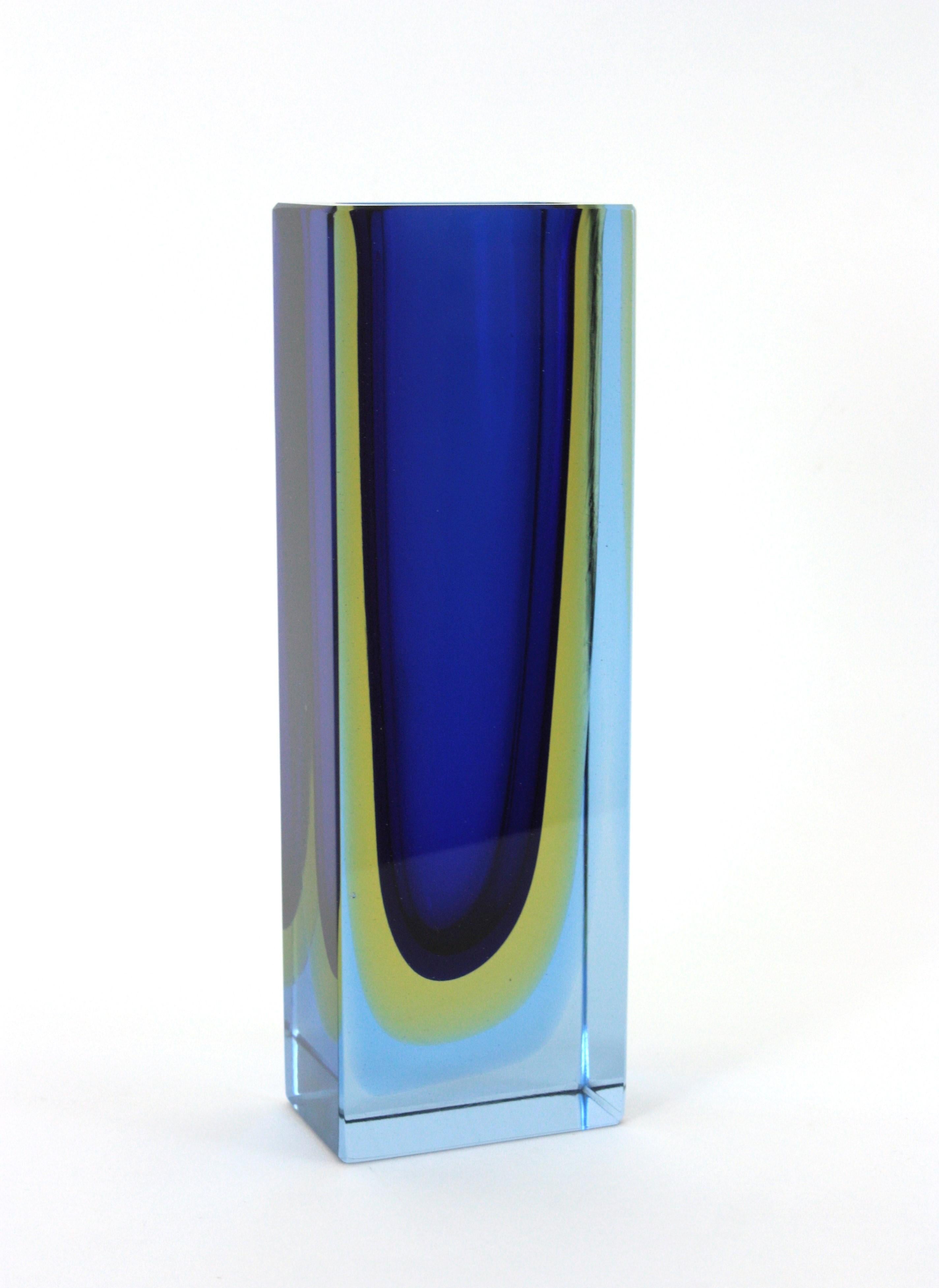Vaso XXL Mandruzzato Murano Blue Yellow Faceted Sommerso Glass, 1960 in vendita 1