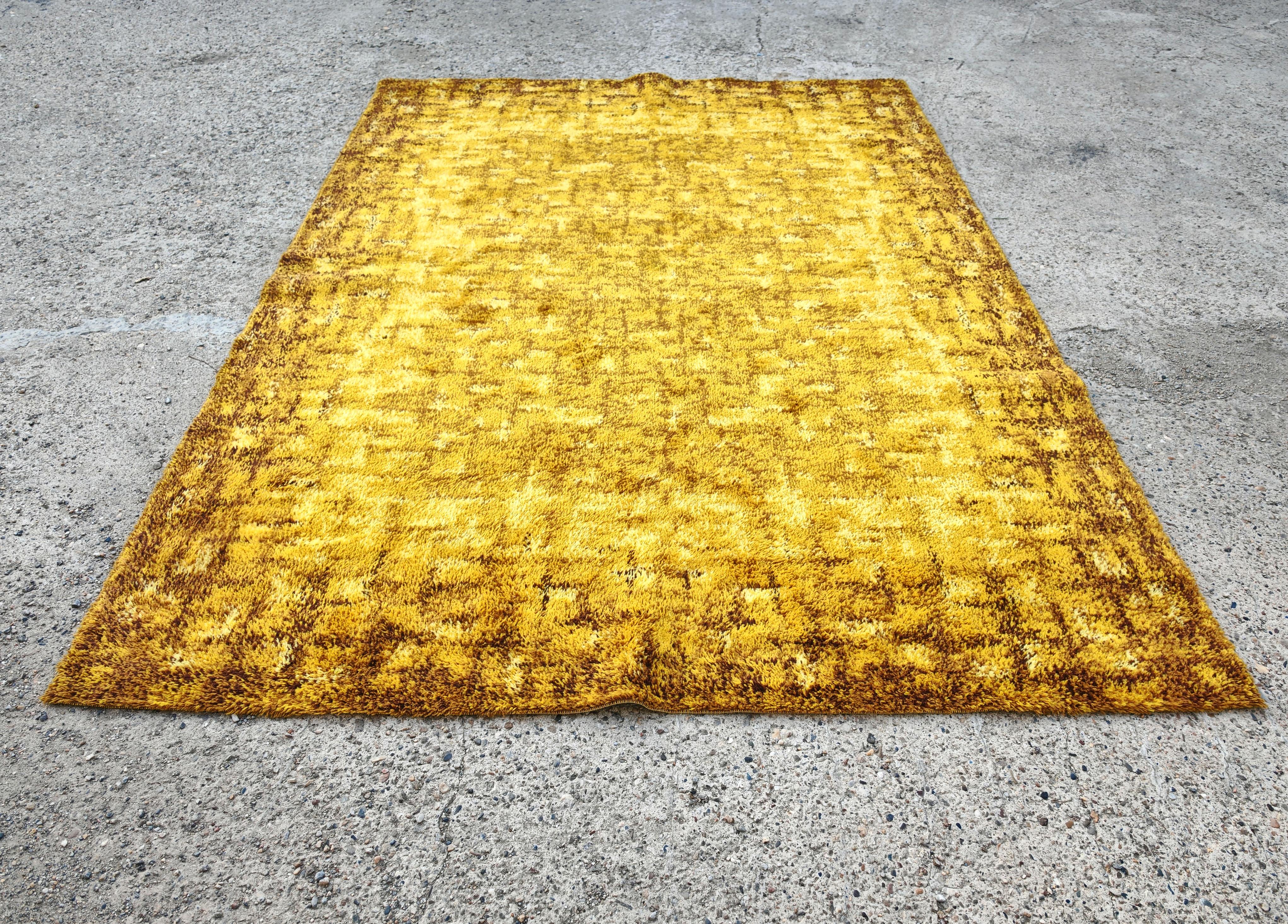 Mid-Century moderno Tappeto XXL Mid Century Modern in giallo senape di Siegel Teppich, 100% lana vergine in vendita