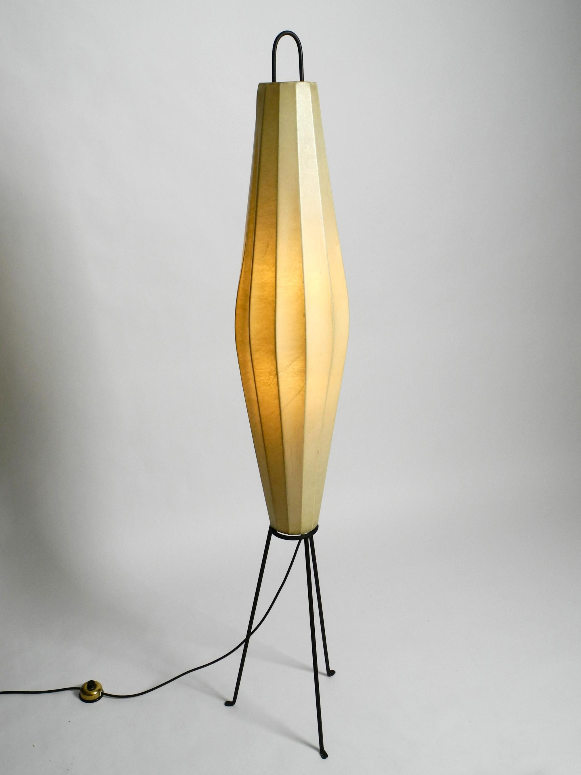 Extra Large Mid-Century Modern Tripod Cocoon Floor Lamp, Vereinigten Werkstätten In Good Condition In München, DE