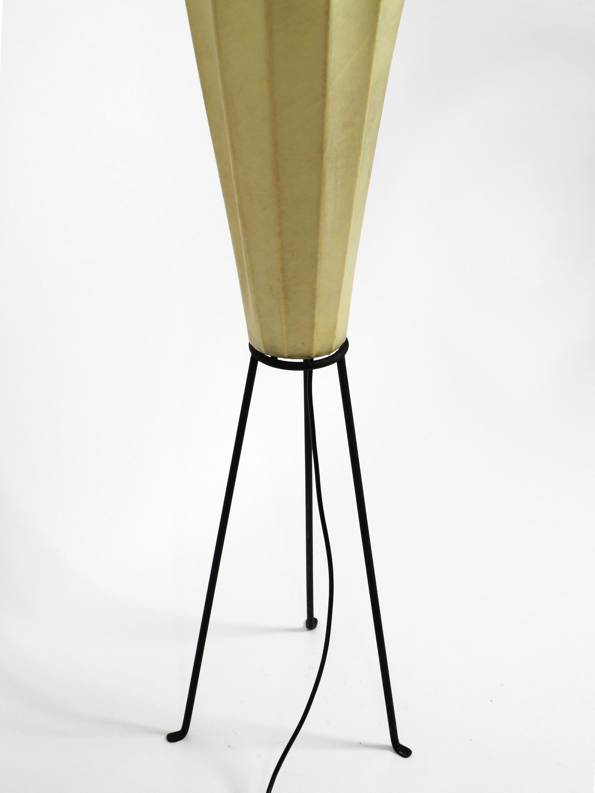 Metal Extra Large Mid-Century Modern Tripod Cocoon Floor Lamp, Vereinigten Werkstätten