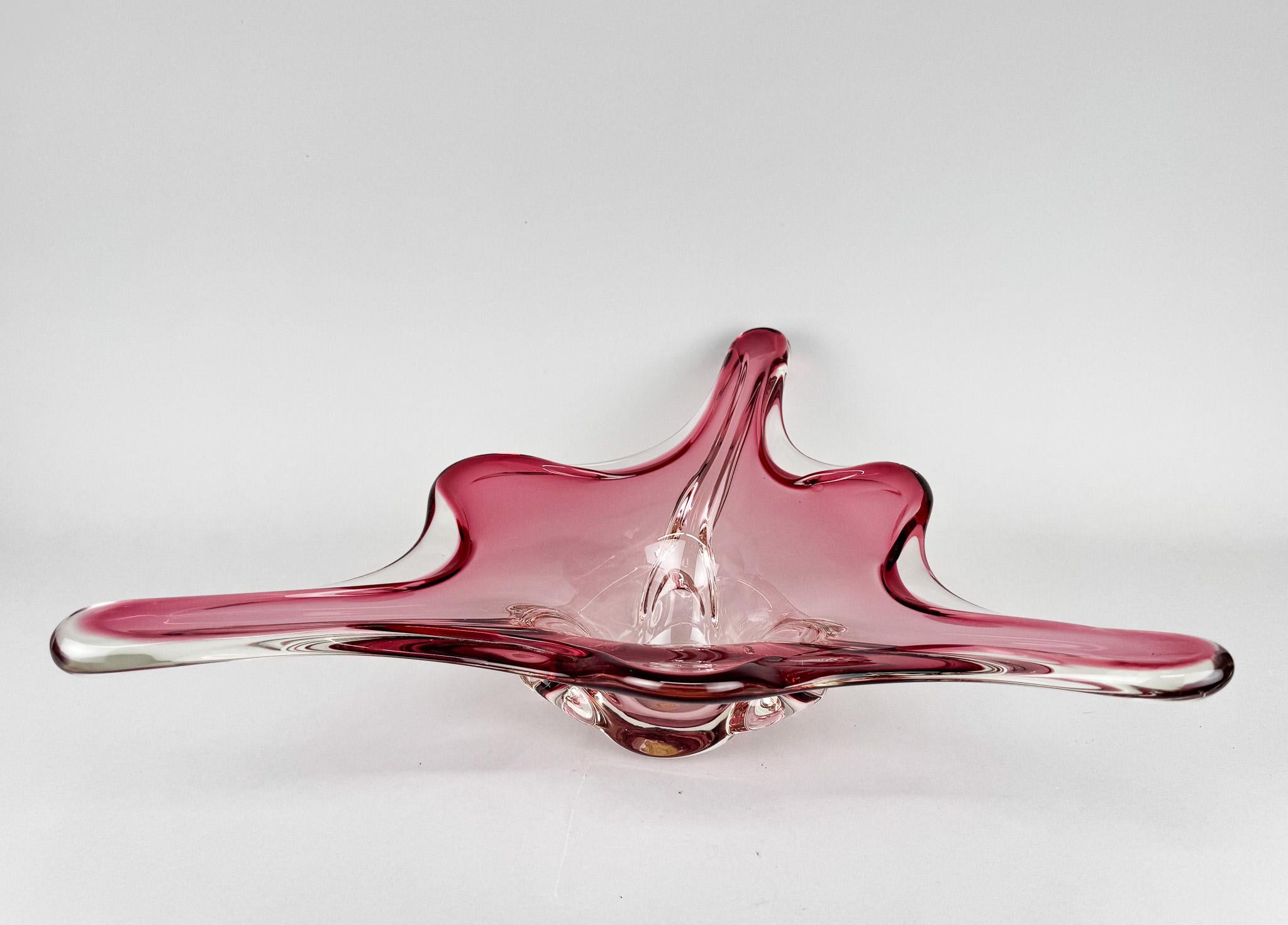 Large vintage Italien glass bowl or centrepiece. Made in Italy, labeld. Good vintage condition.