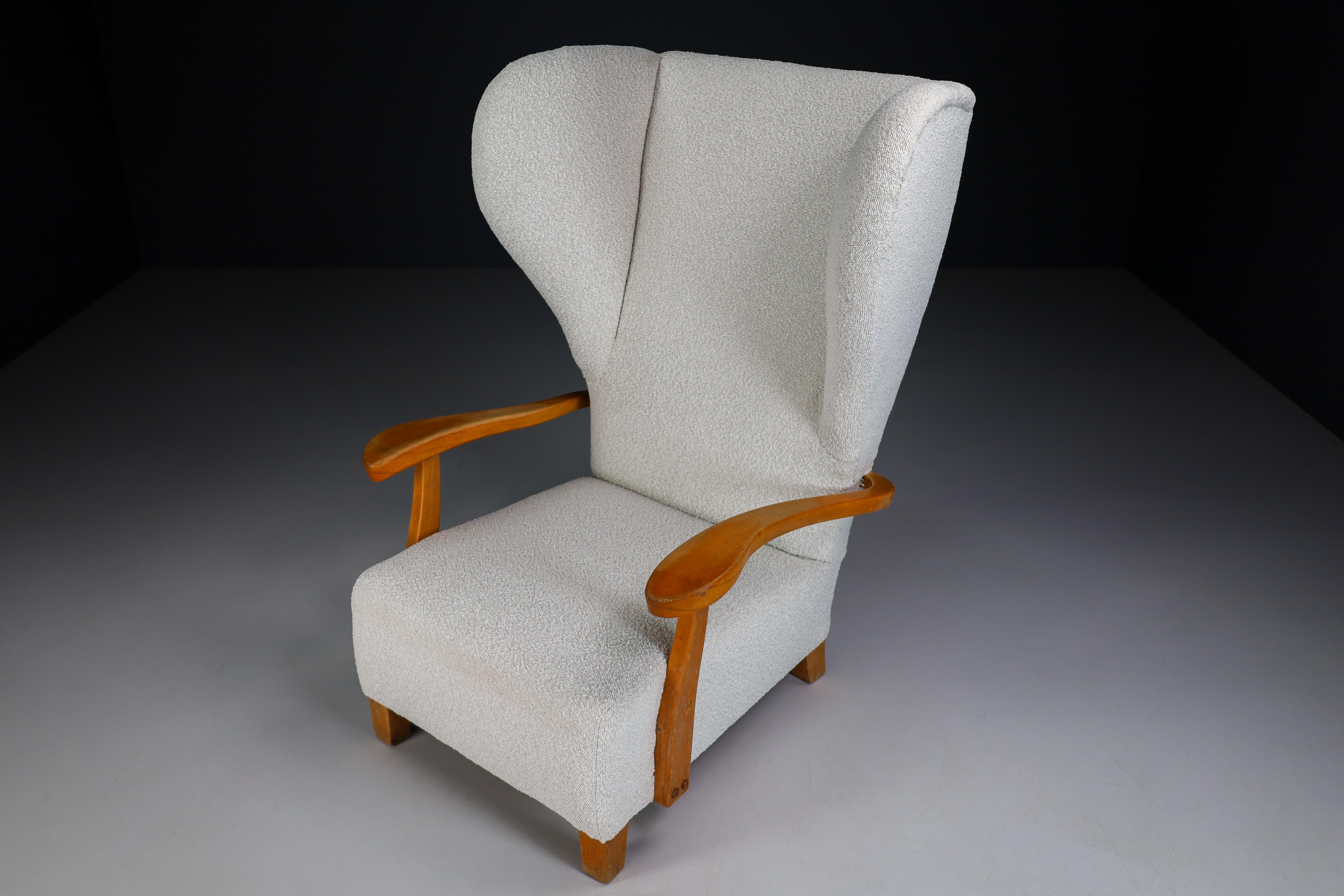 XXL Monumental Wingback Armchair in Walnut and Bouclé Fabric, France 1930s For Sale 4
