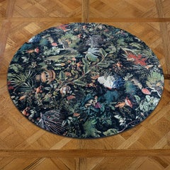 Tapis rond Moooi XXL avec des motifs d'animaux et des fleurs botaniques disparus