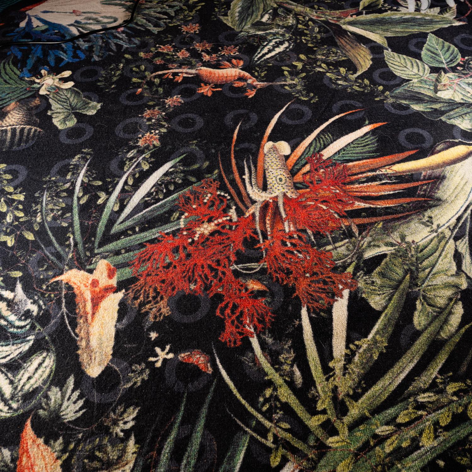 Contemporary XXL Moooi round carpet with extinct animal patterns and botanical flowers For Sale