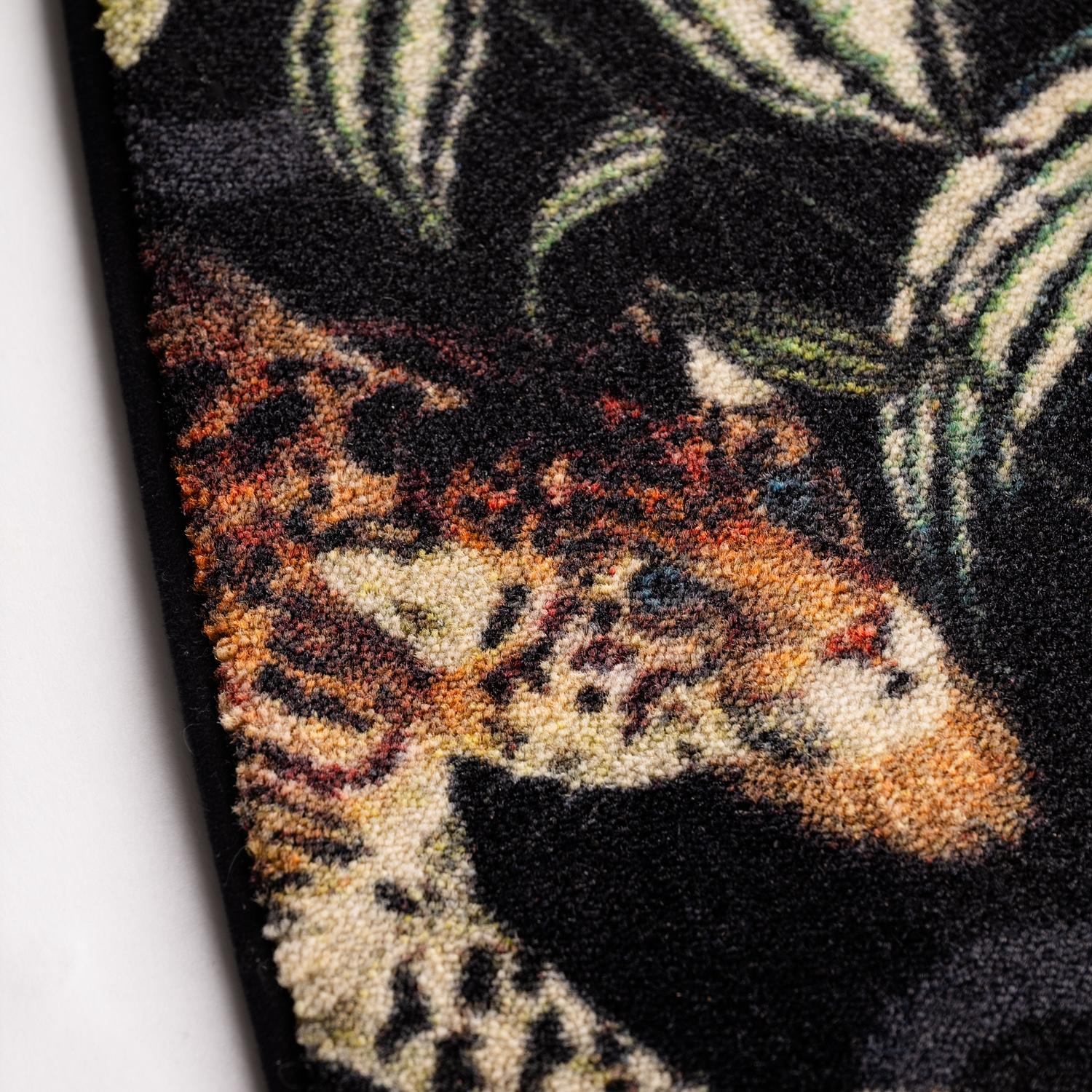 XXL Moooi round carpet with extinct animal patterns and botanical flowers For Sale 2