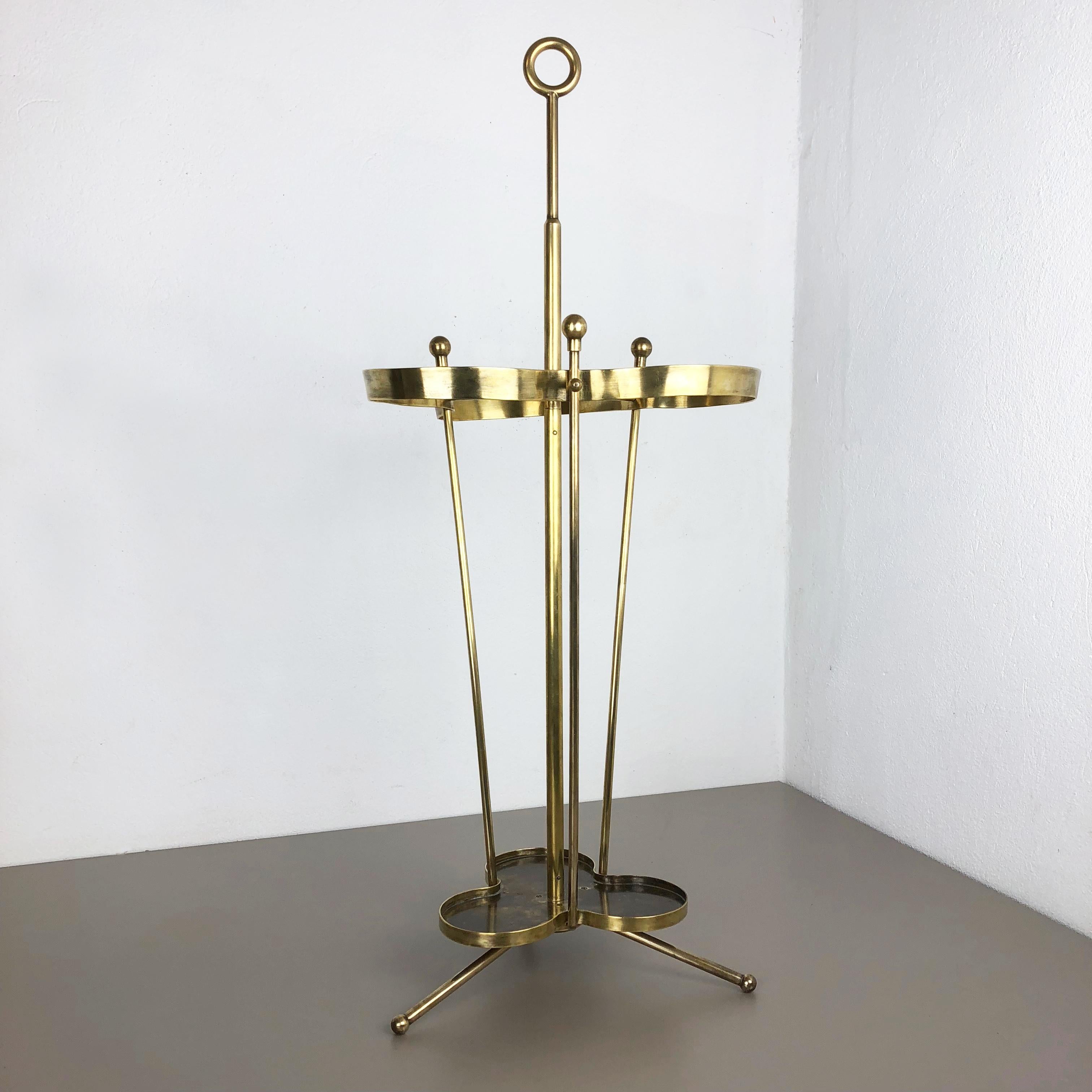 Article:

Umbrella stand Hollywood Regency.


Origin:

Austria


Age:

1950s


This original vintage Hollywood Regency umbrella Stand was produced in the 1950s in Austria. its a handmade craftsmanship work of the 1950s, extraordinary