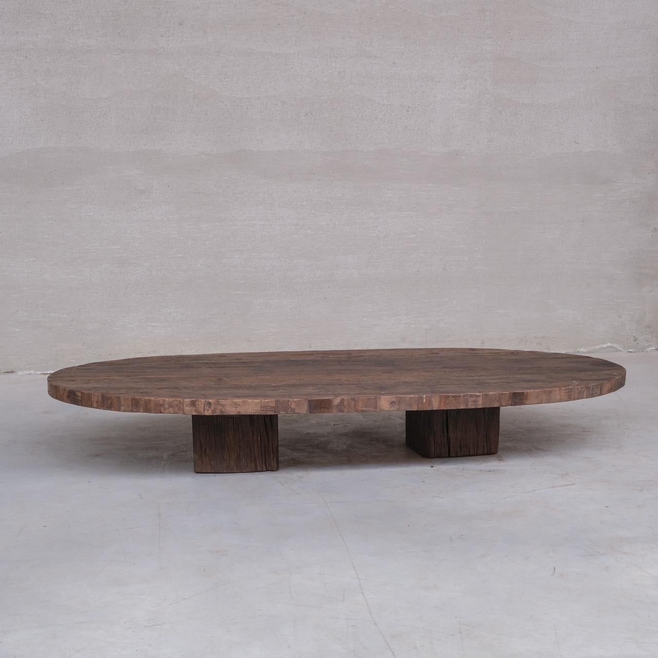 Table basse primitive ovale XXL Bon état - En vente à London, GB