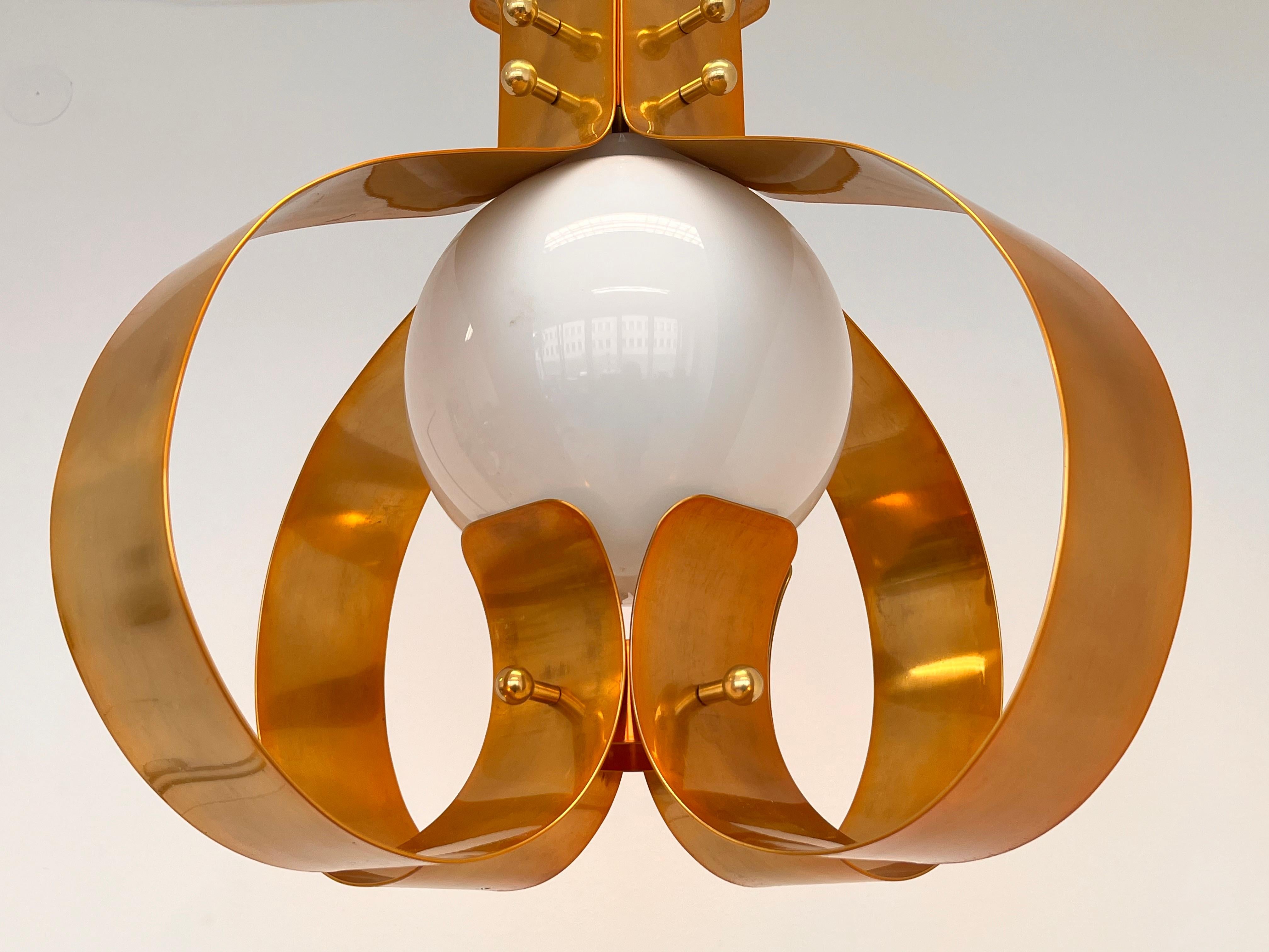 Ceco Coppia di grandi pendenti in ottone di design della metà del secolo scorso - anni '80 in vendita
