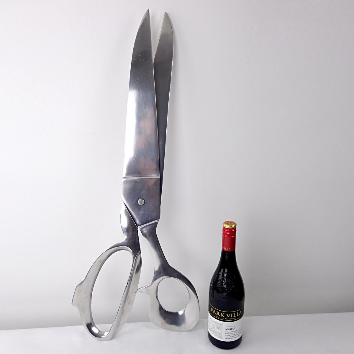Cut, cut, cut! With its height of nearly 31 inches this pair of scissors is a true statement piece.
Its two parts can move but fortunately have not been sharpened.
This rare object would make for a wonderful wall decoration in a fabric swatch room