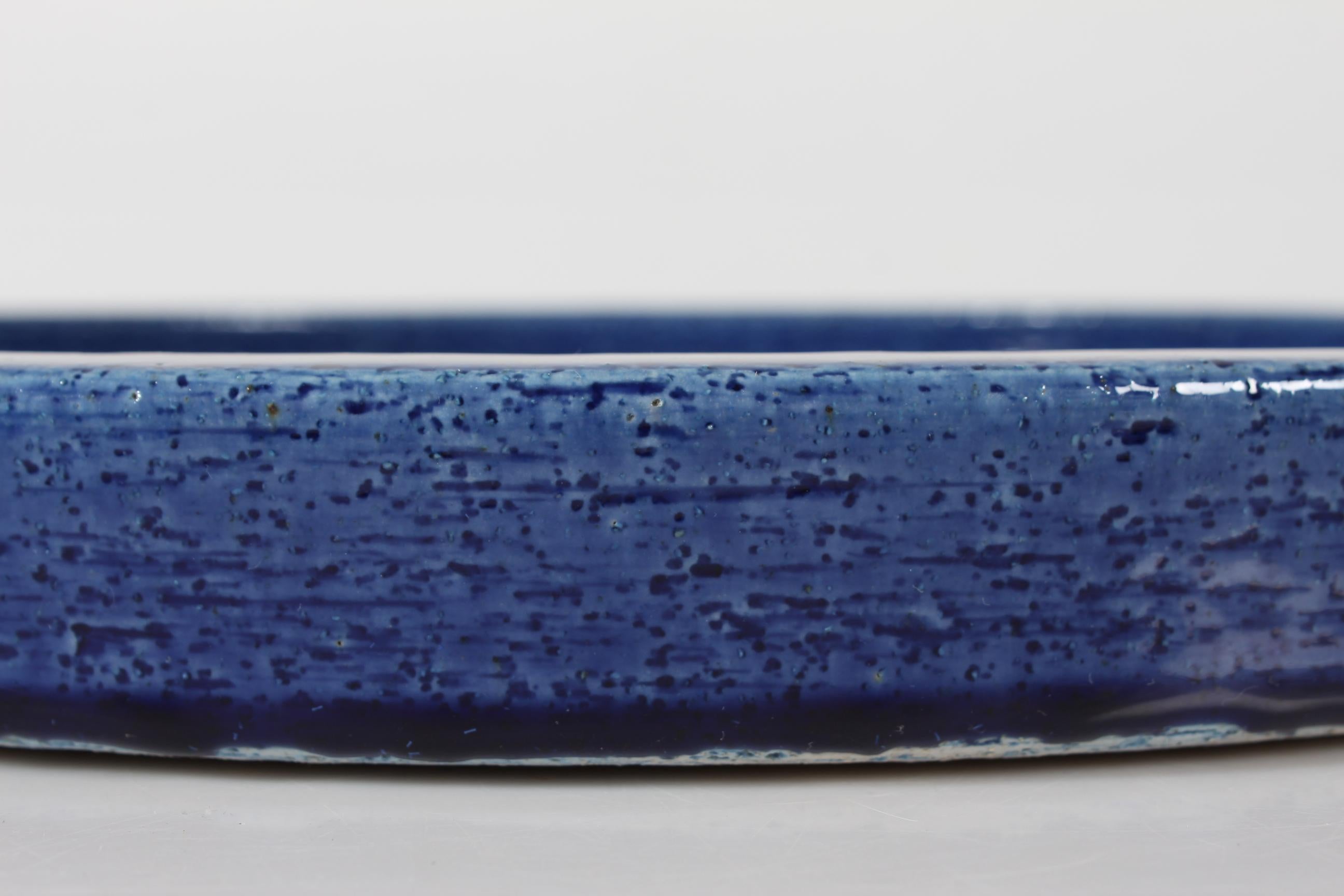 XXL Palshus Large Low Dish with Deep Blue Glaze by Per Linnemann-Schmidt 1963 In Good Condition For Sale In Aarhus C, DK