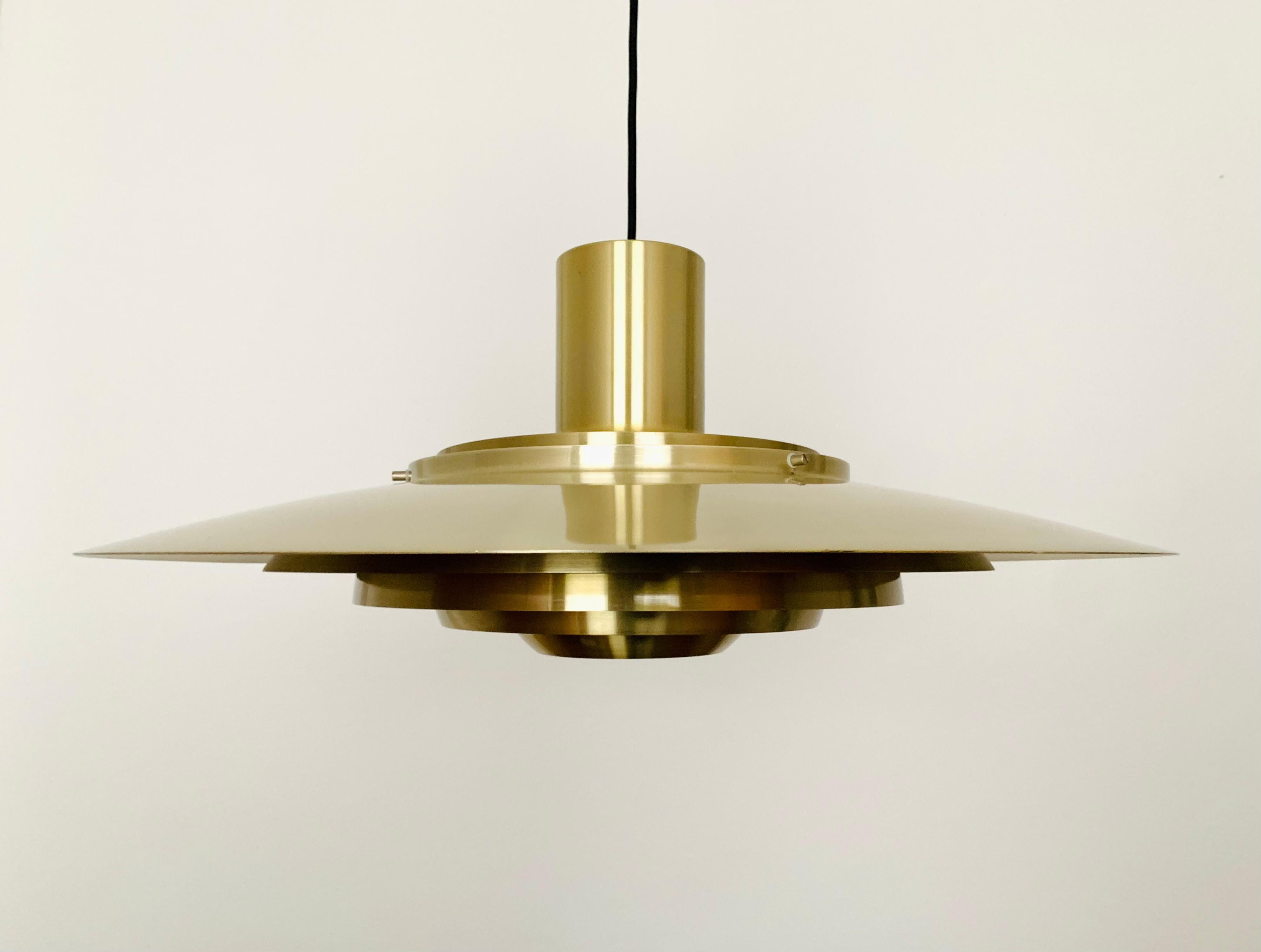 Very beautiful and impressively large pendant lamp from the 1960s.
Fantastic Danish design and an asset to any home.
A wonderful light emerges.

Manufacturer: Nordisk Solar
Design: Preben Fabricius & Jørgen Kastholm

Condition:

Very good
