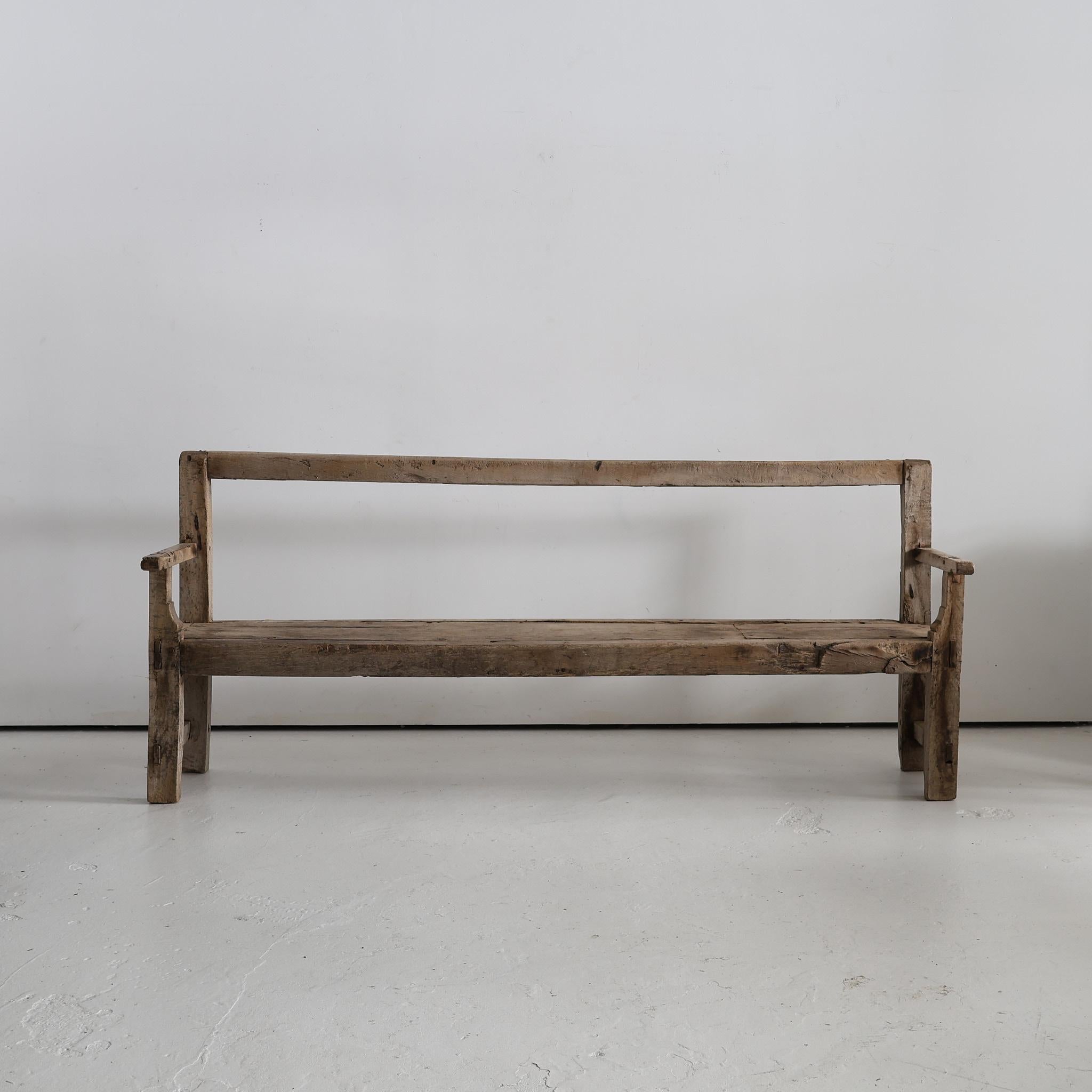 Banc Andorran XXL primitif blanchi au début du 19e siècle en vente 8
