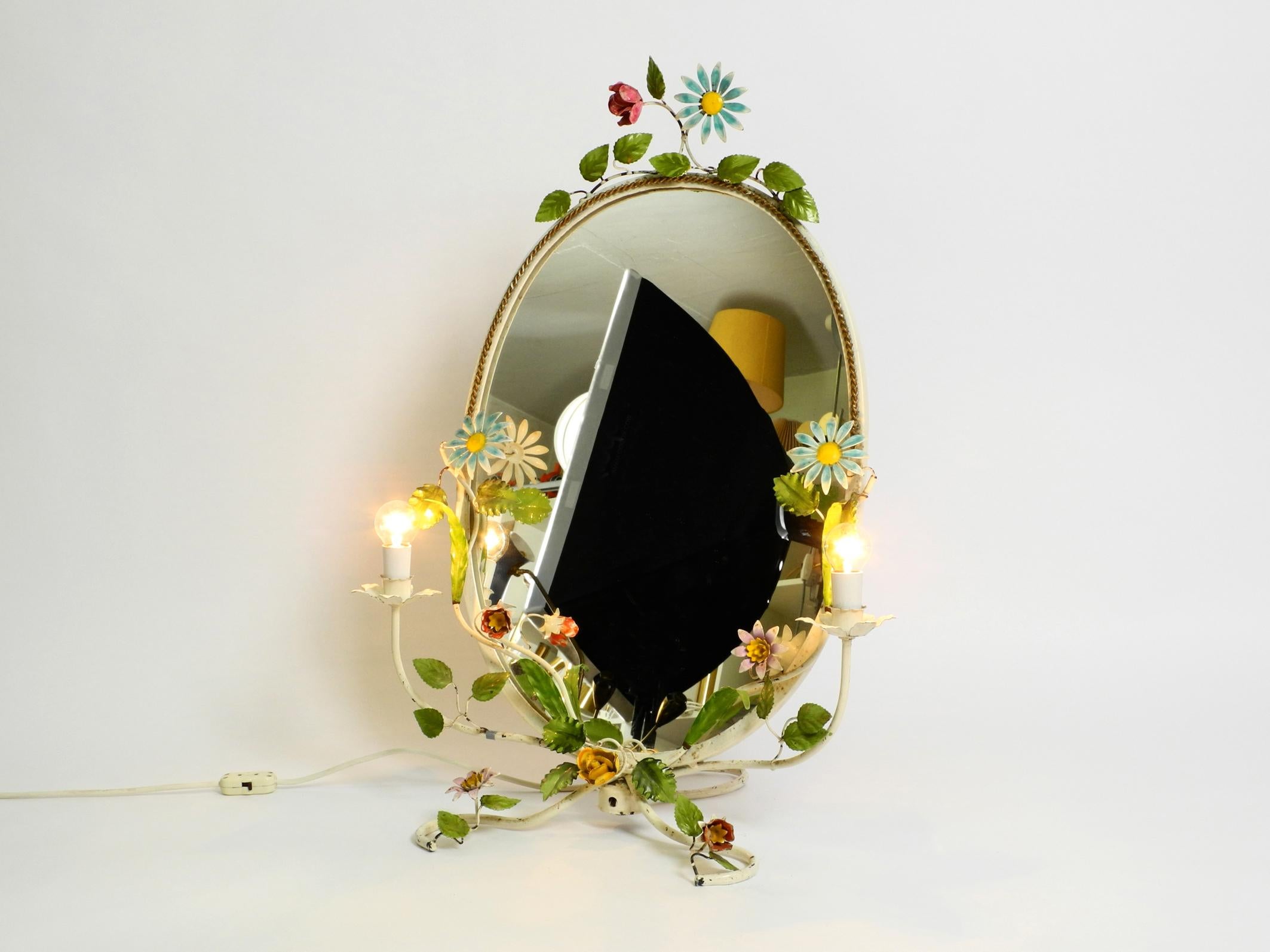 Large, very rare, beautiful floral metal table beauty mirror. Made in Italy in the 1960s.
Very elaborate and stunning design with many details.
All leaves and flowers are hand painted.
An absolute highlight in every interior.
100% original