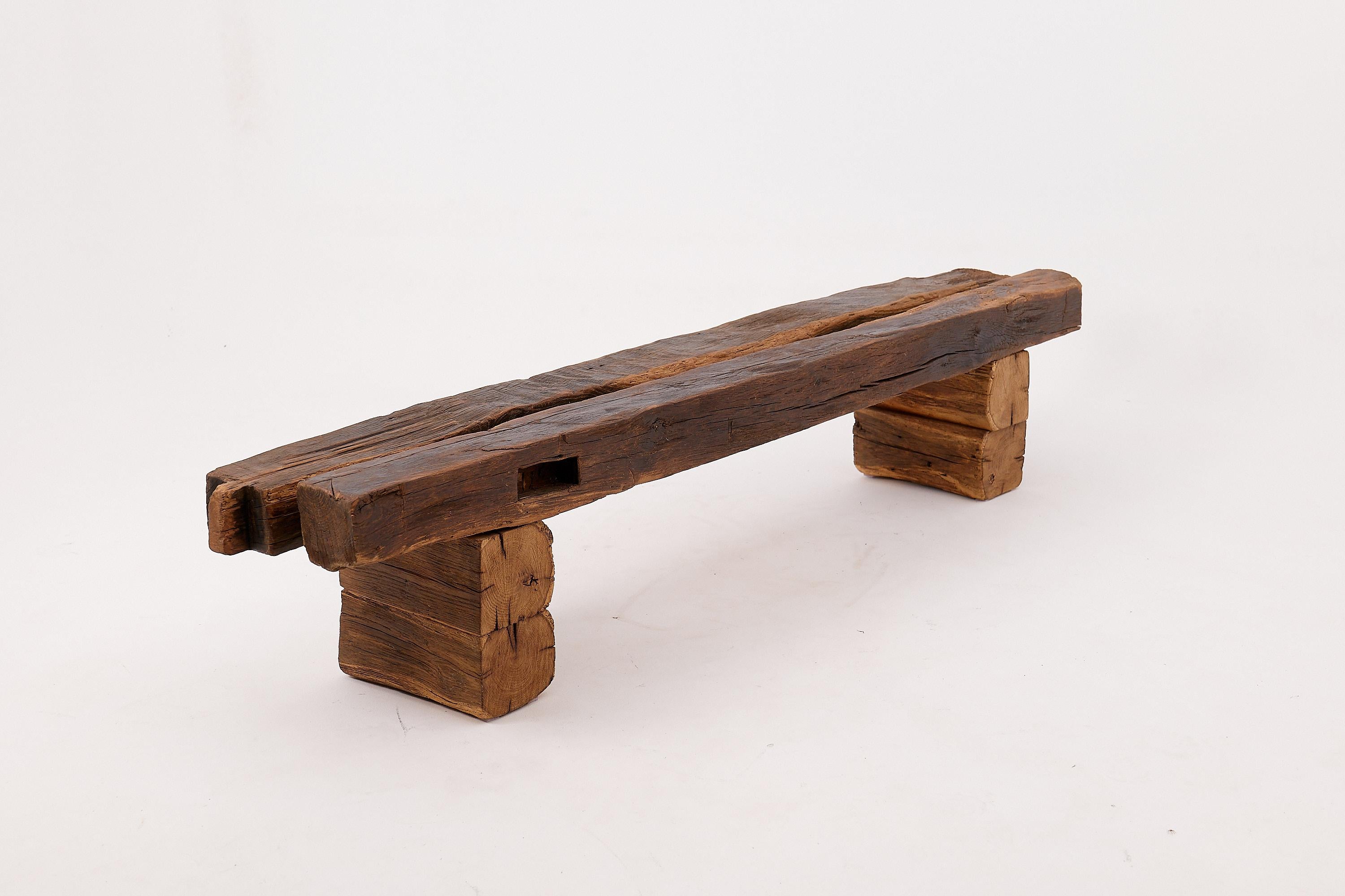 XXIe siècle et contemporain XXL Banc brutaliste en bois de chêne recyclé, naturel et écologique, Logniture en vente