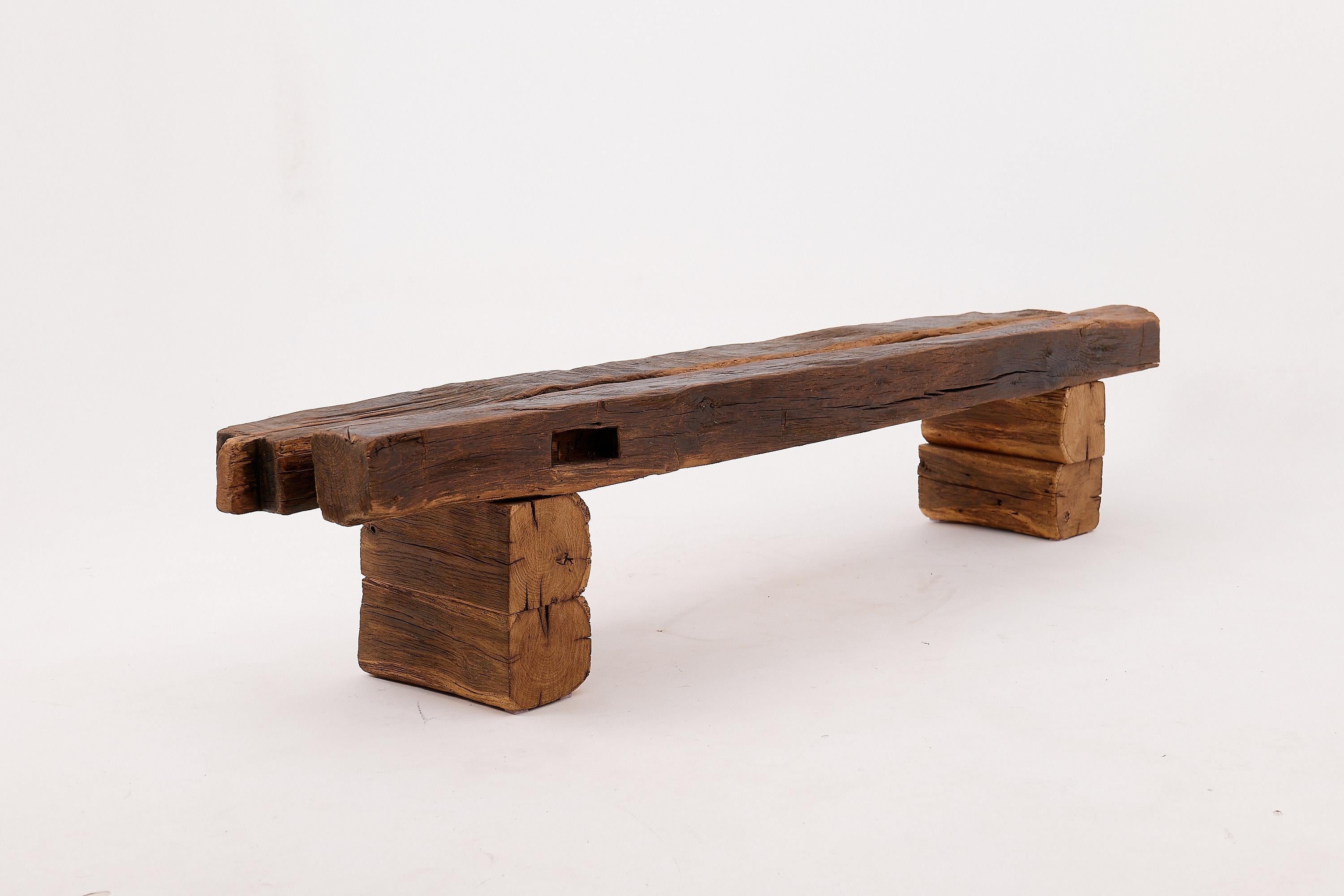 Bois XXL Banc brutaliste en bois de chêne recyclé, naturel et écologique, Logniture en vente