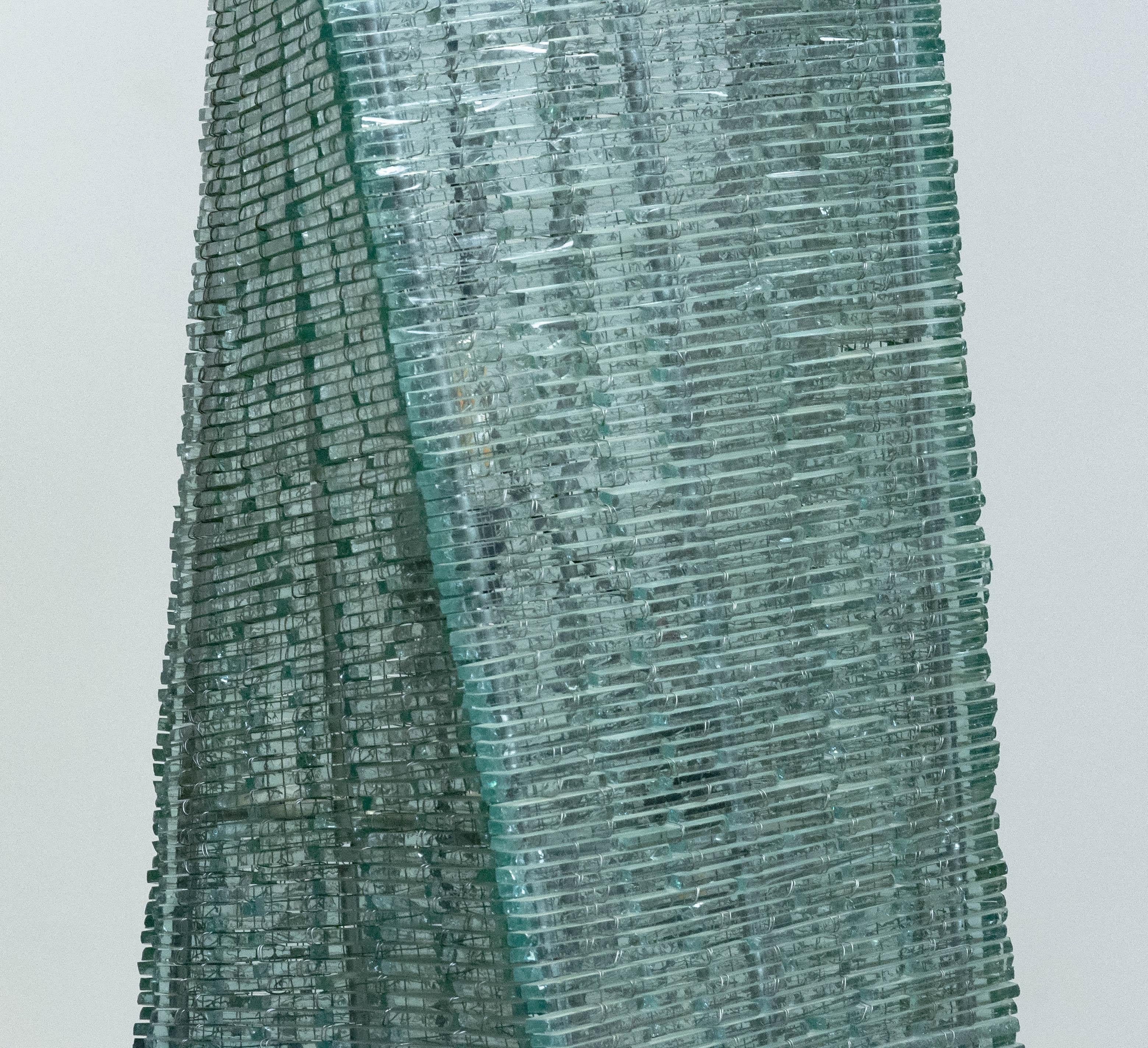 Metallo Lampada da terra scultorea XXL in vetro ritorto su ruote, Europa, anni '70 in vendita