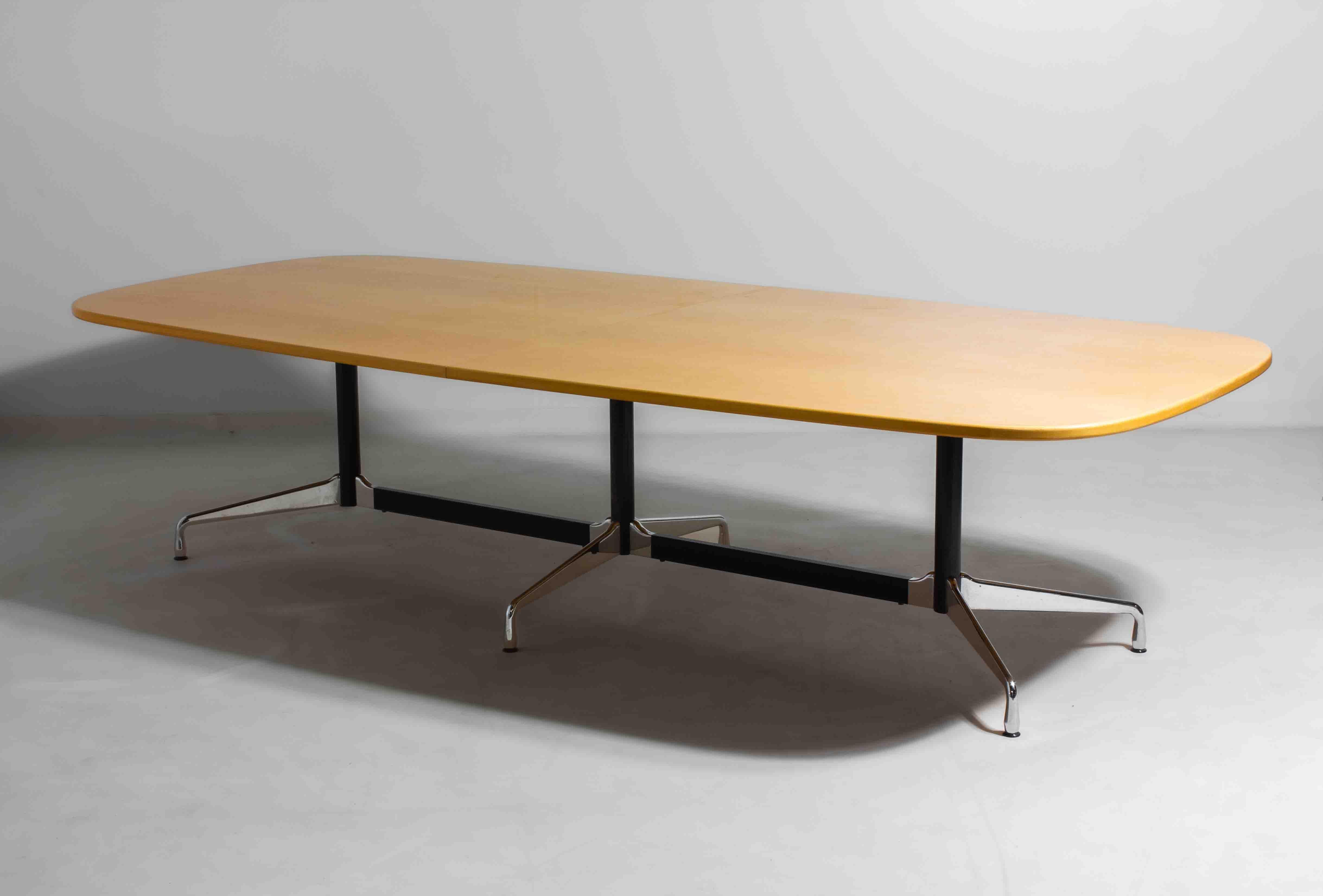 XXL segmented Eames conference or dining table (Moderne der Mitte des Jahrhunderts) im Angebot